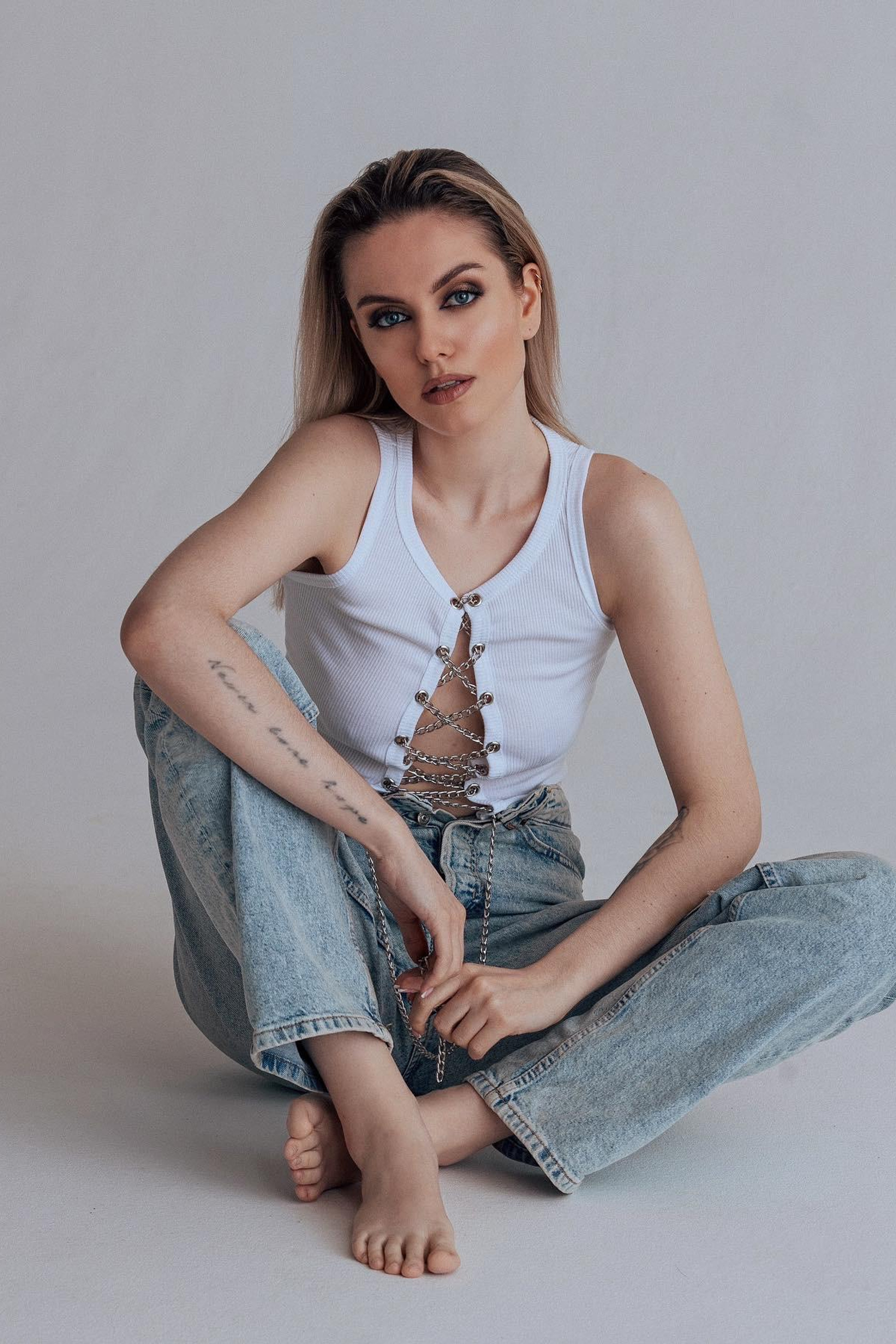 Модель для предметной съемки Эвелина С-Петербург | Sale Easy