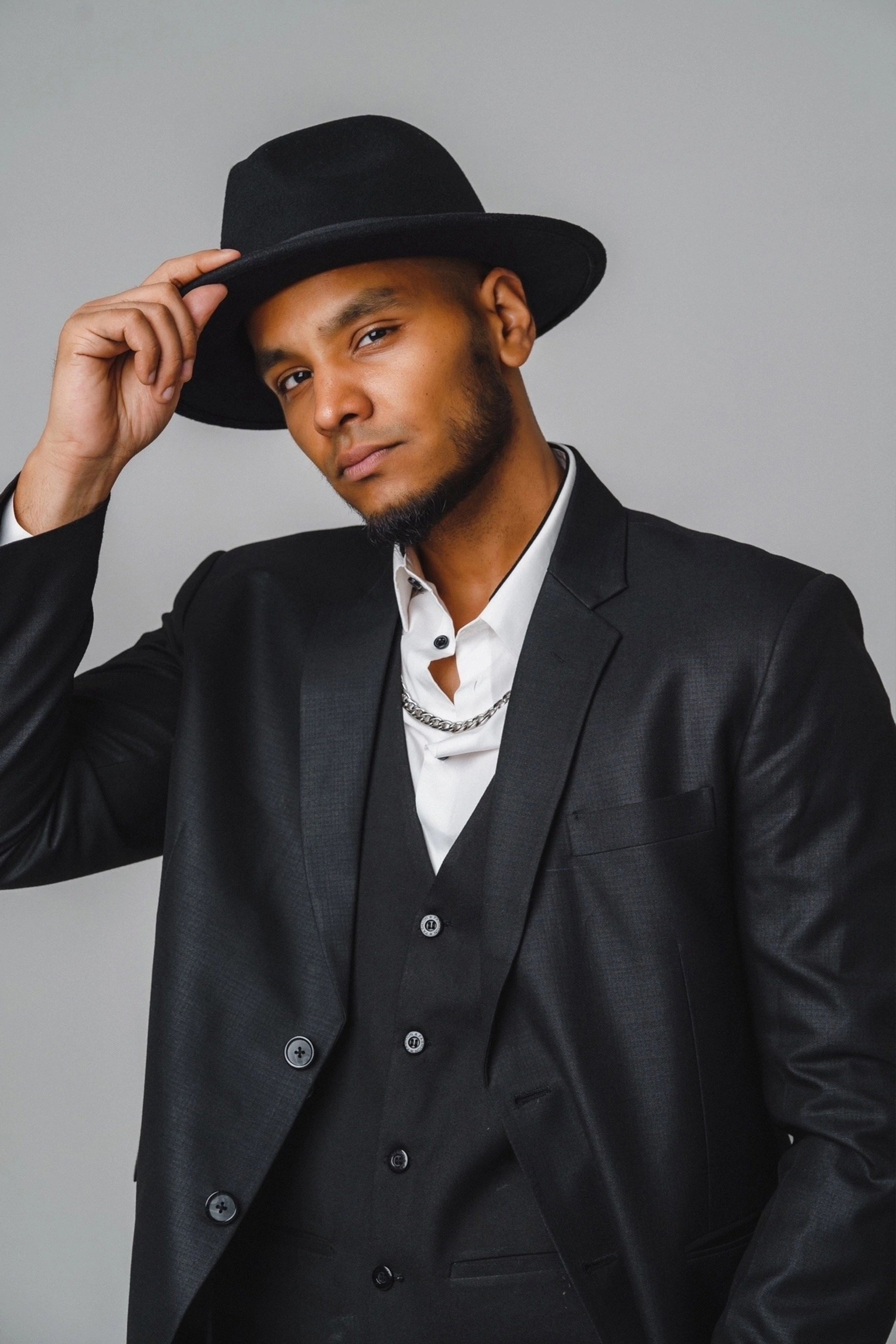 Модель для предметной съемки Омар А. Казань| Sale Easy