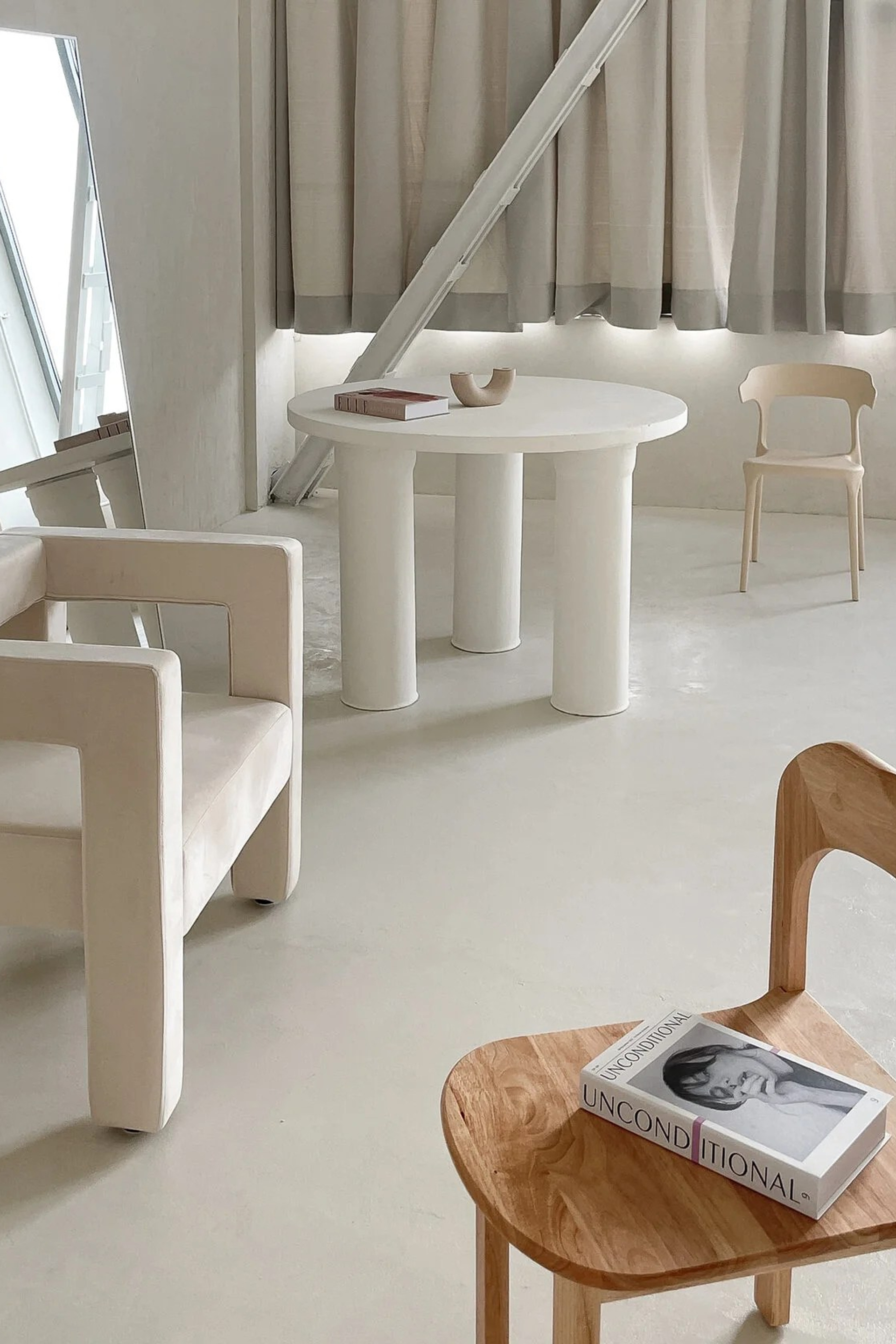 Студия Base — Зал SHELL для предметной съемки Москва|Sale Easy