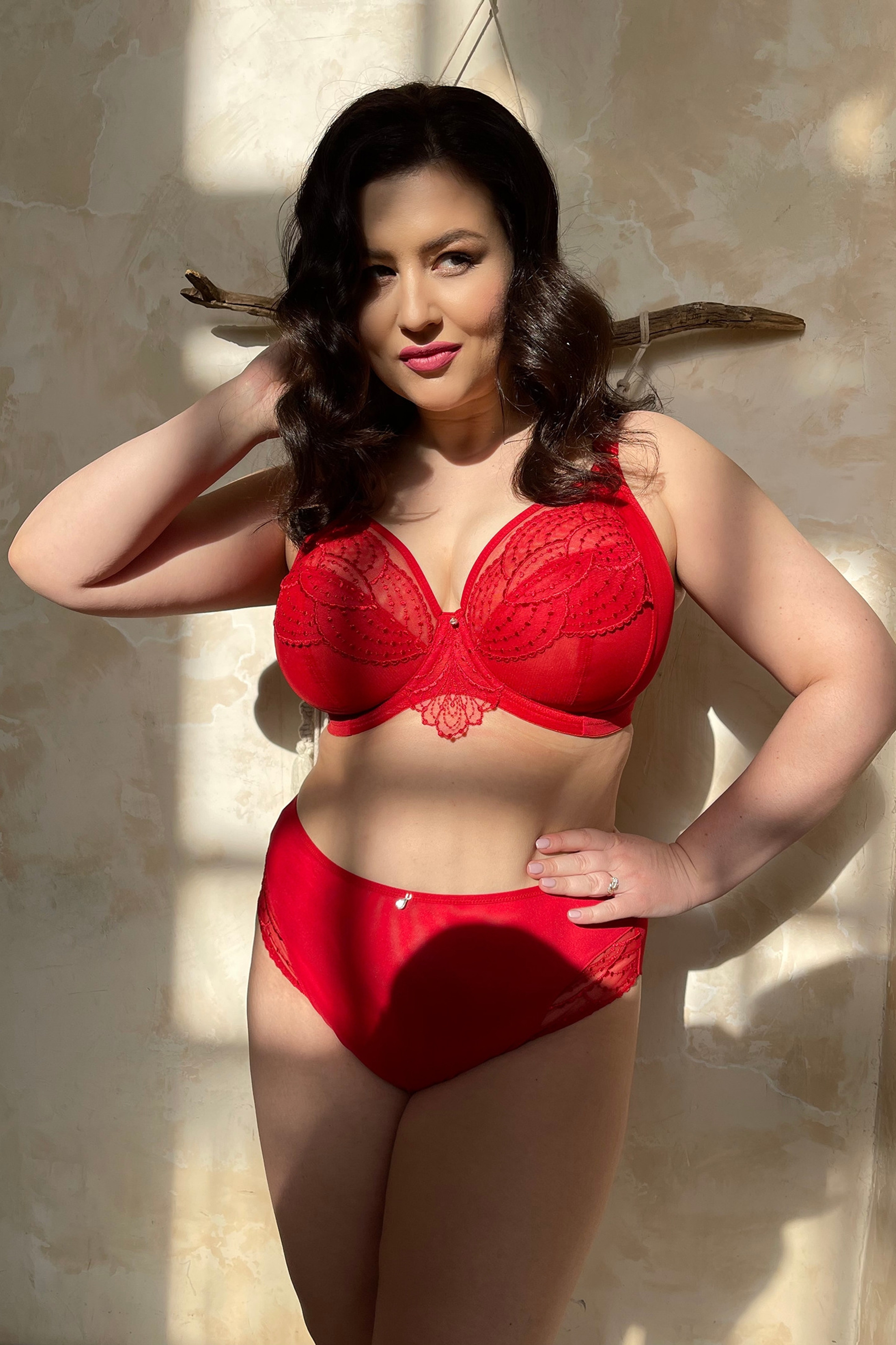 Модель plus size для предметной съемки Виктория Д.Москва | Sale Easy