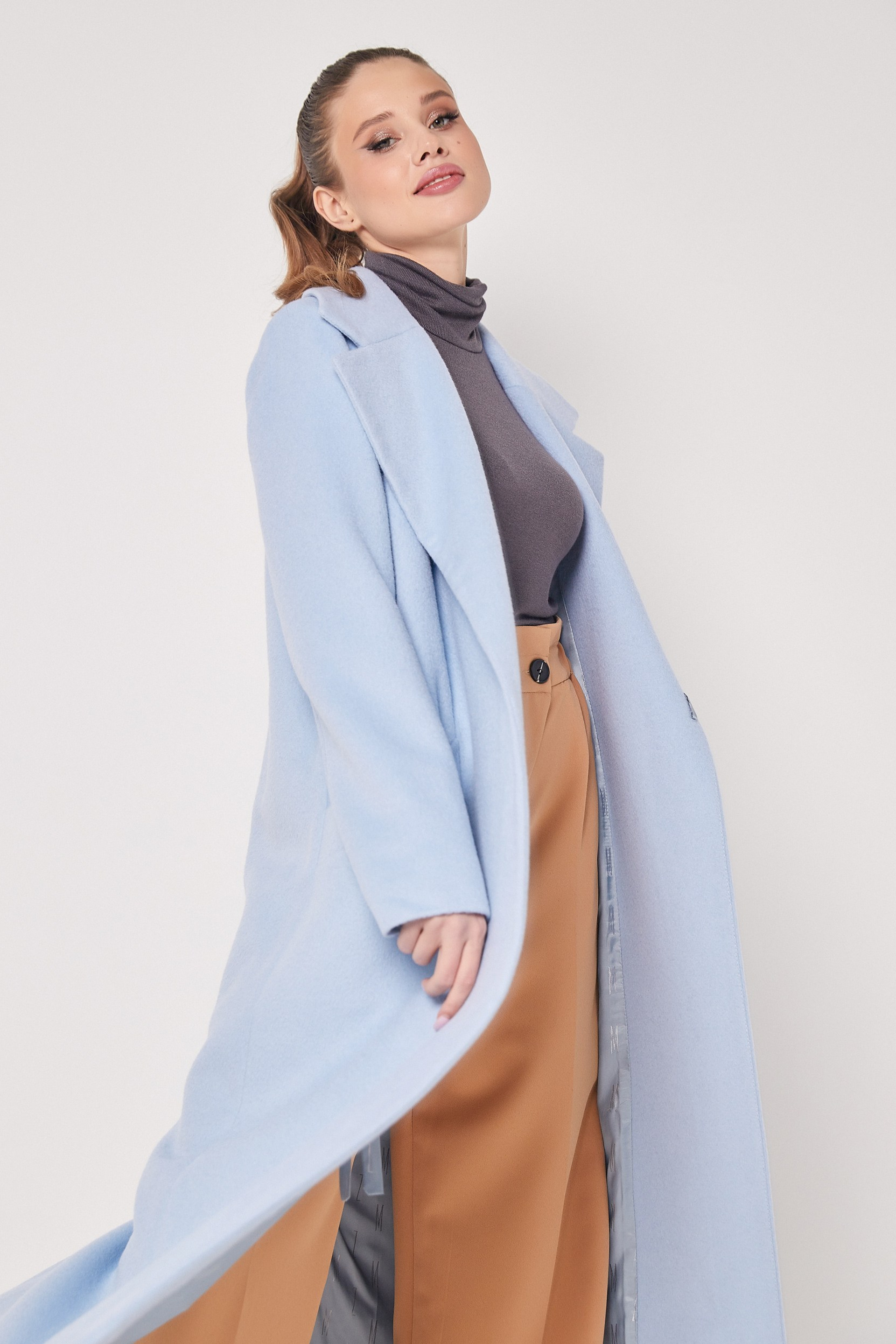 Модель для съемки фото для маркетплейса Эльмира Москва | Sale Easy