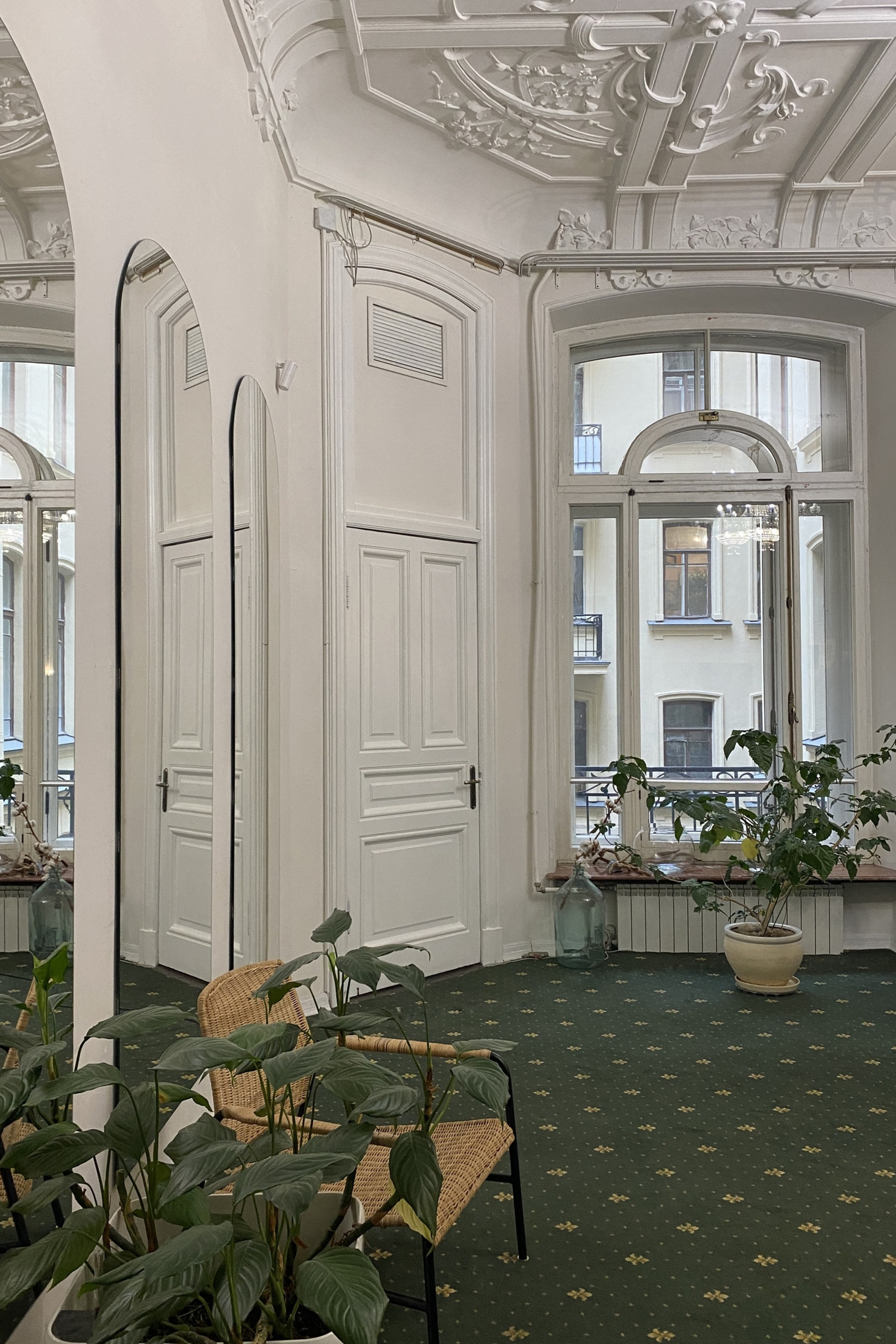 Студия BEDFORD STUDIO —зал Гостинная для предм. съемки С.-Пб|Sale Easy