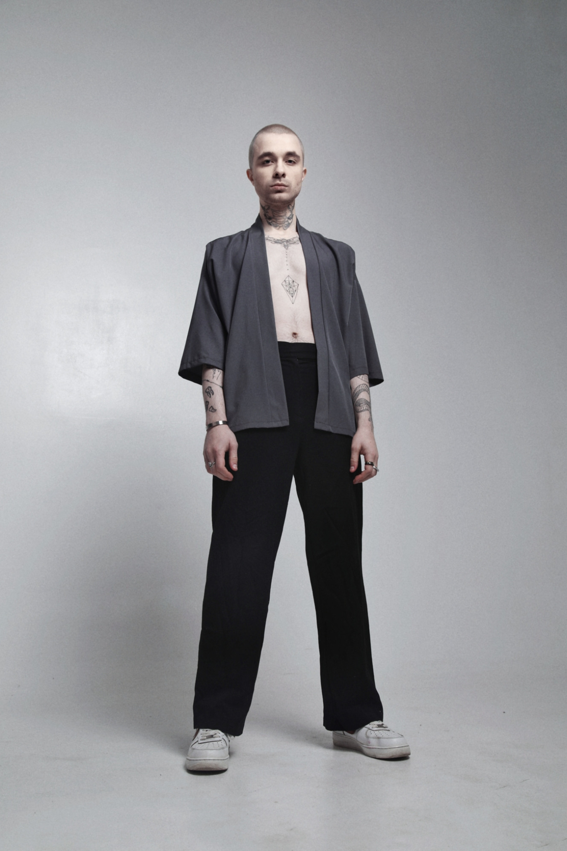 Модель для предметной съемки Василий Москва | Sale Easy