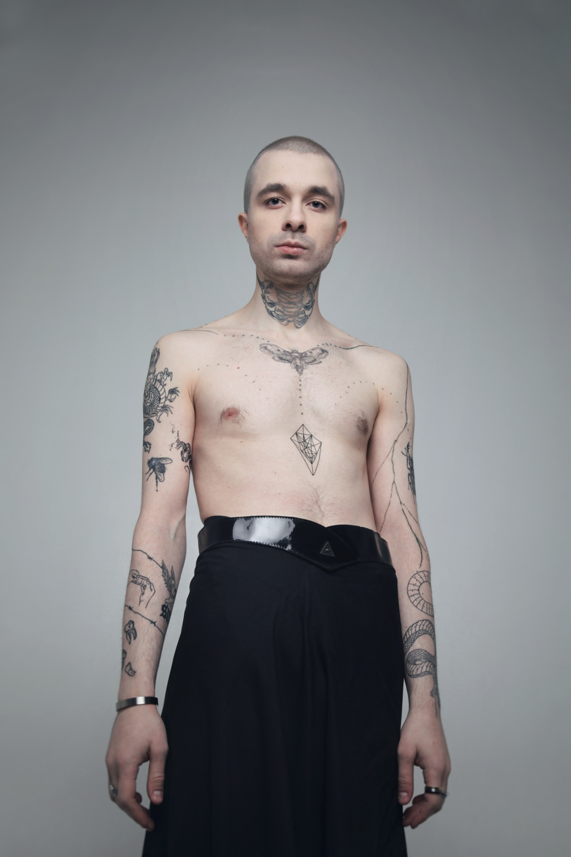 Модель для предметной съемки Василий Москва | Sale Easy