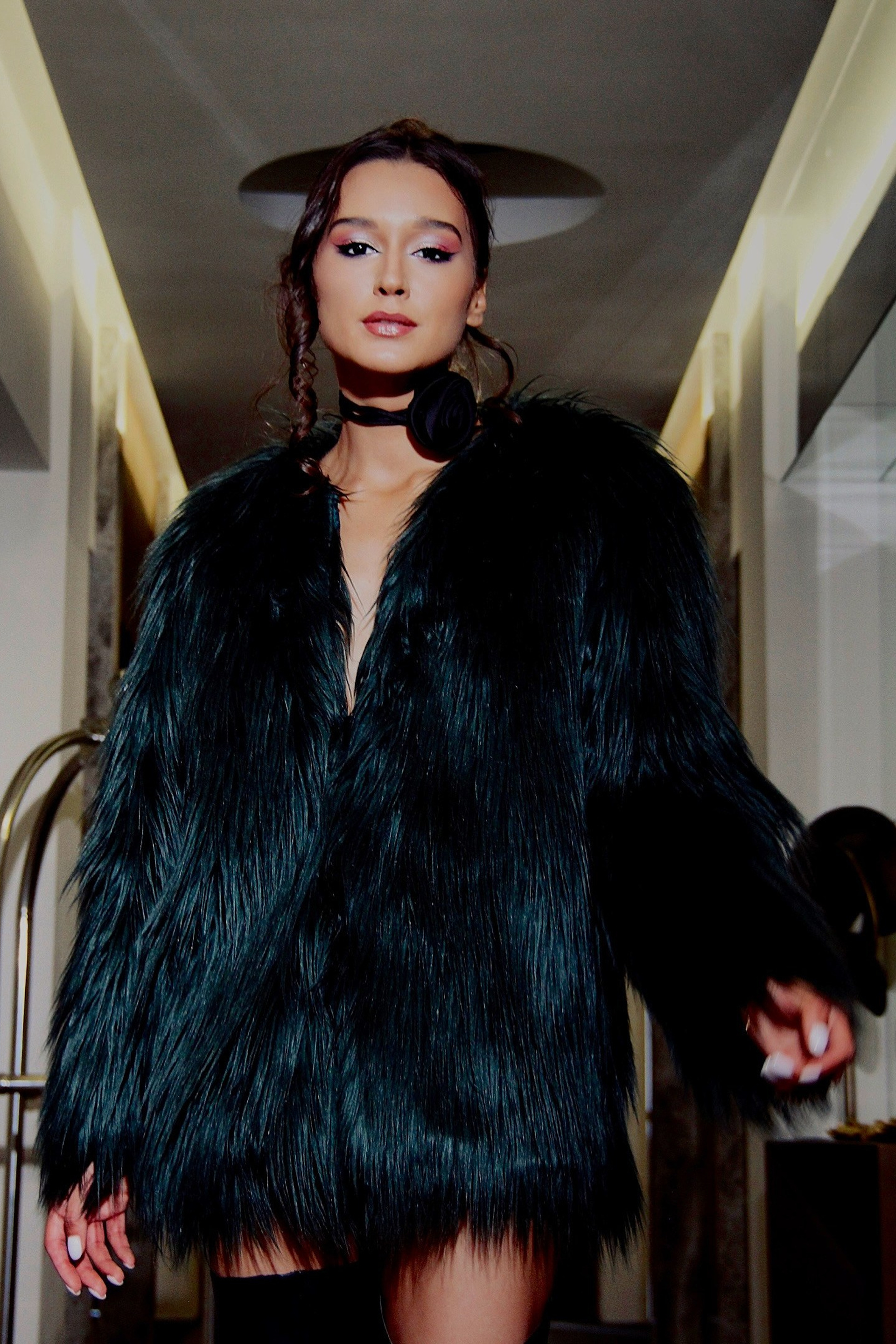 Модель для предметной съемки Камила Казань| Sale Easy