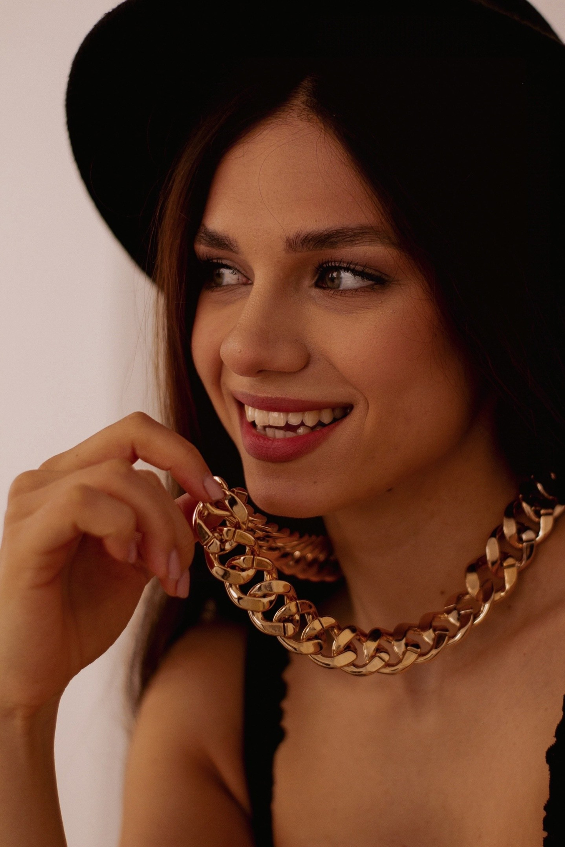 Модель для предметной съемки Альбина С.-Пб| Sale Easy