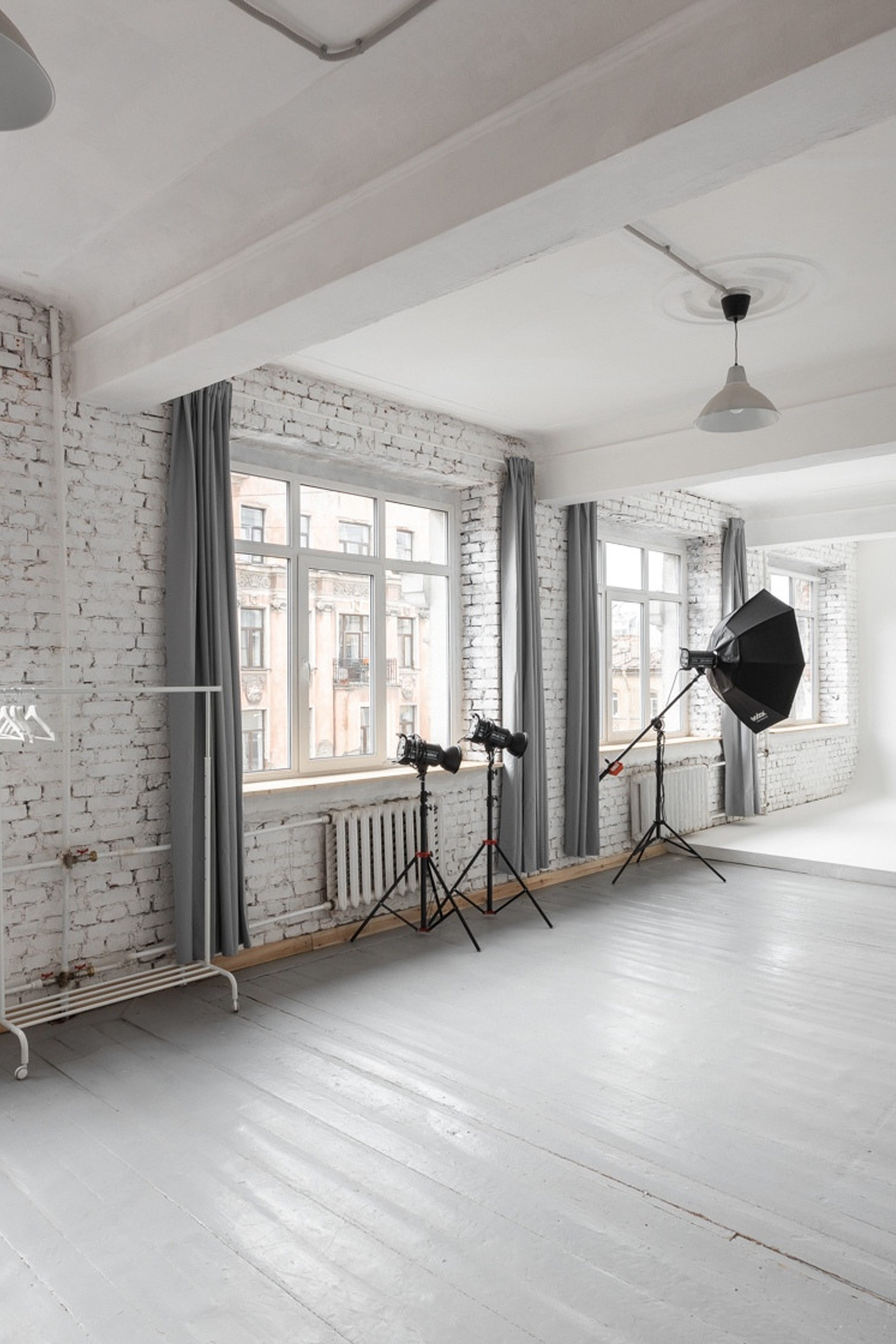 Студия SPBFOTO — зал Циклорама для предметной съемки С.-Пб|Sale Easy