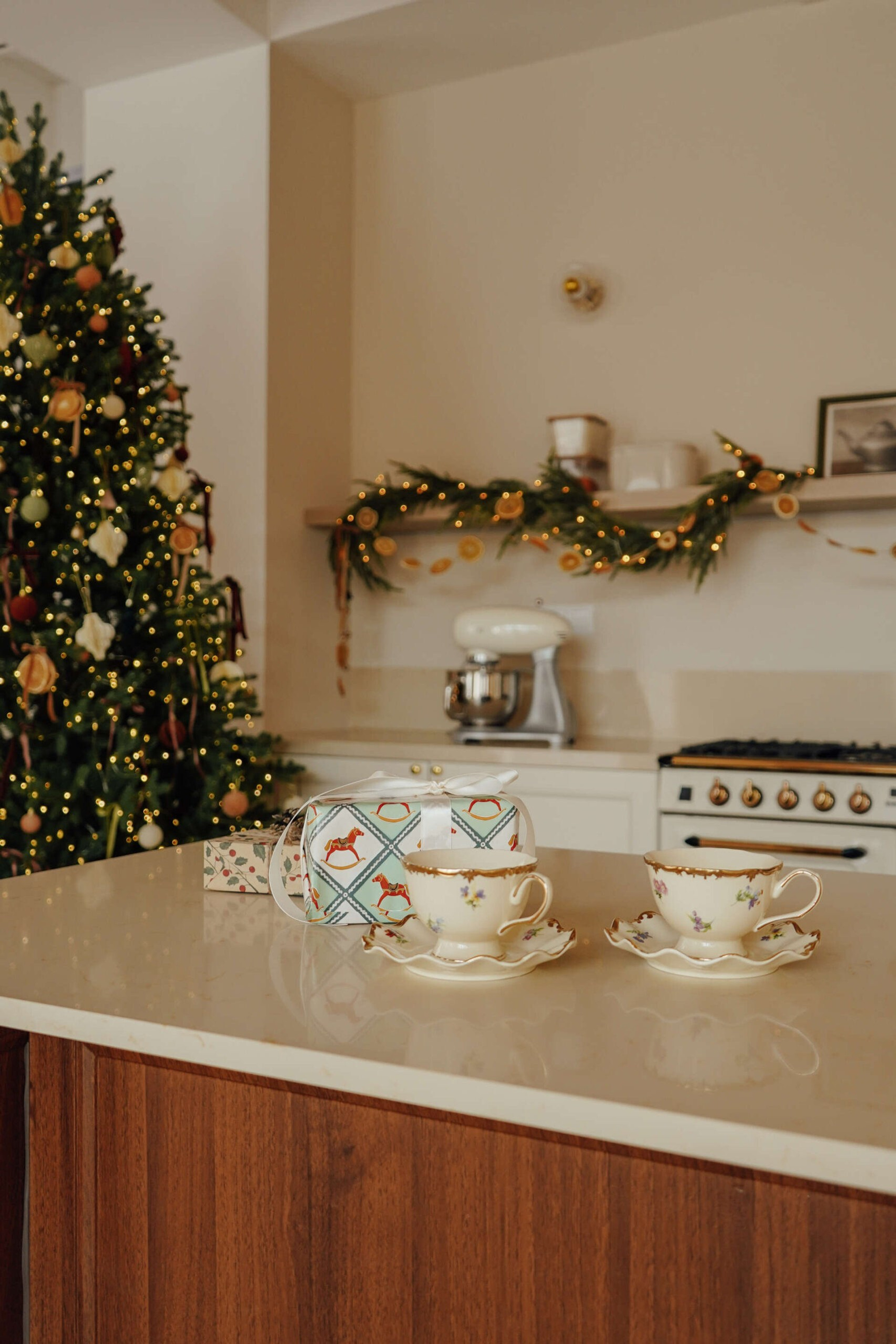 Студия LEONA — зал SCANDI С КУХНЕЙ для предм. съемки С.-Пб|Sale Easy