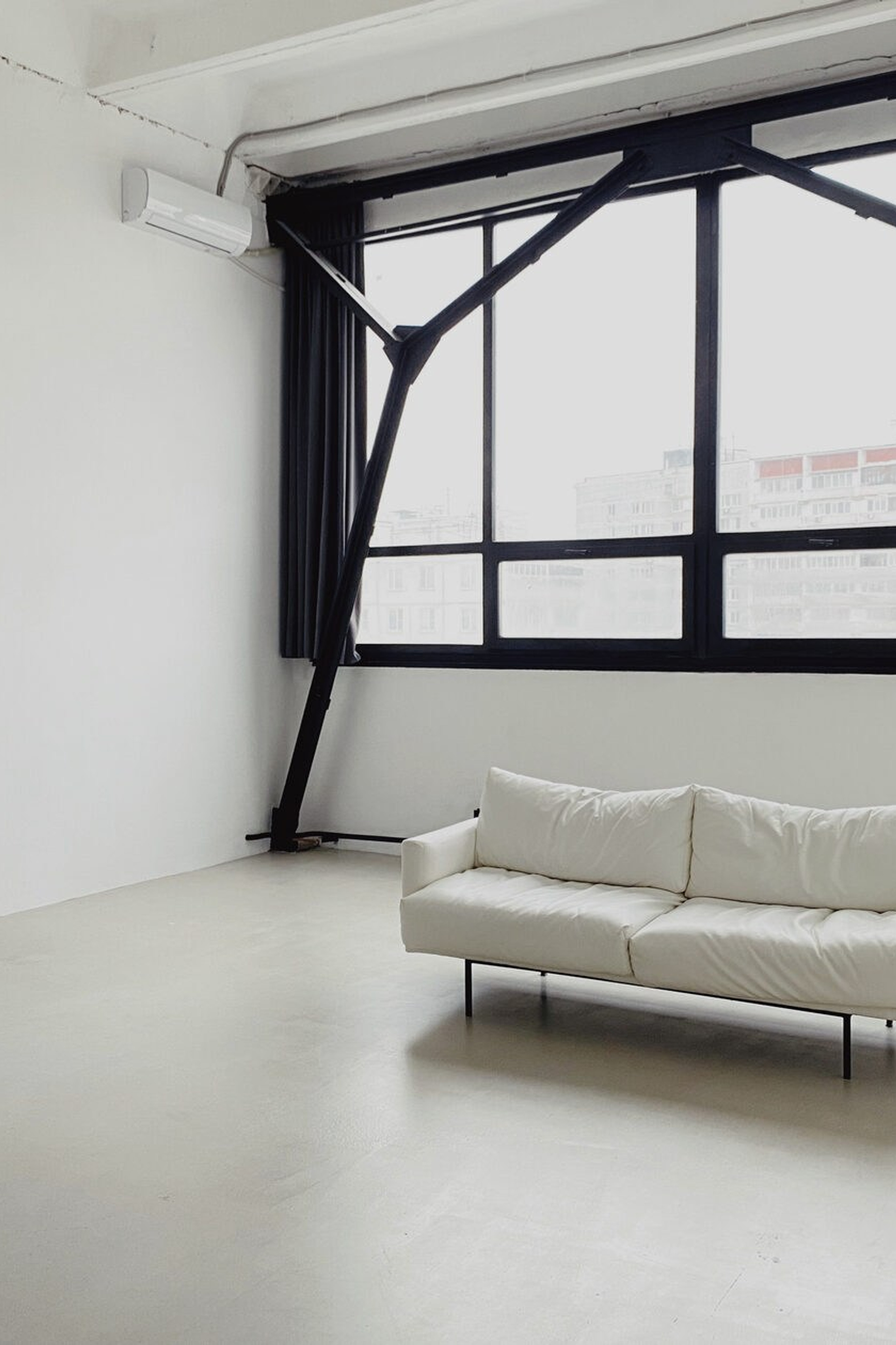 Студия Base — Зал MUSE для предметной съемки Москва|Sale Easy