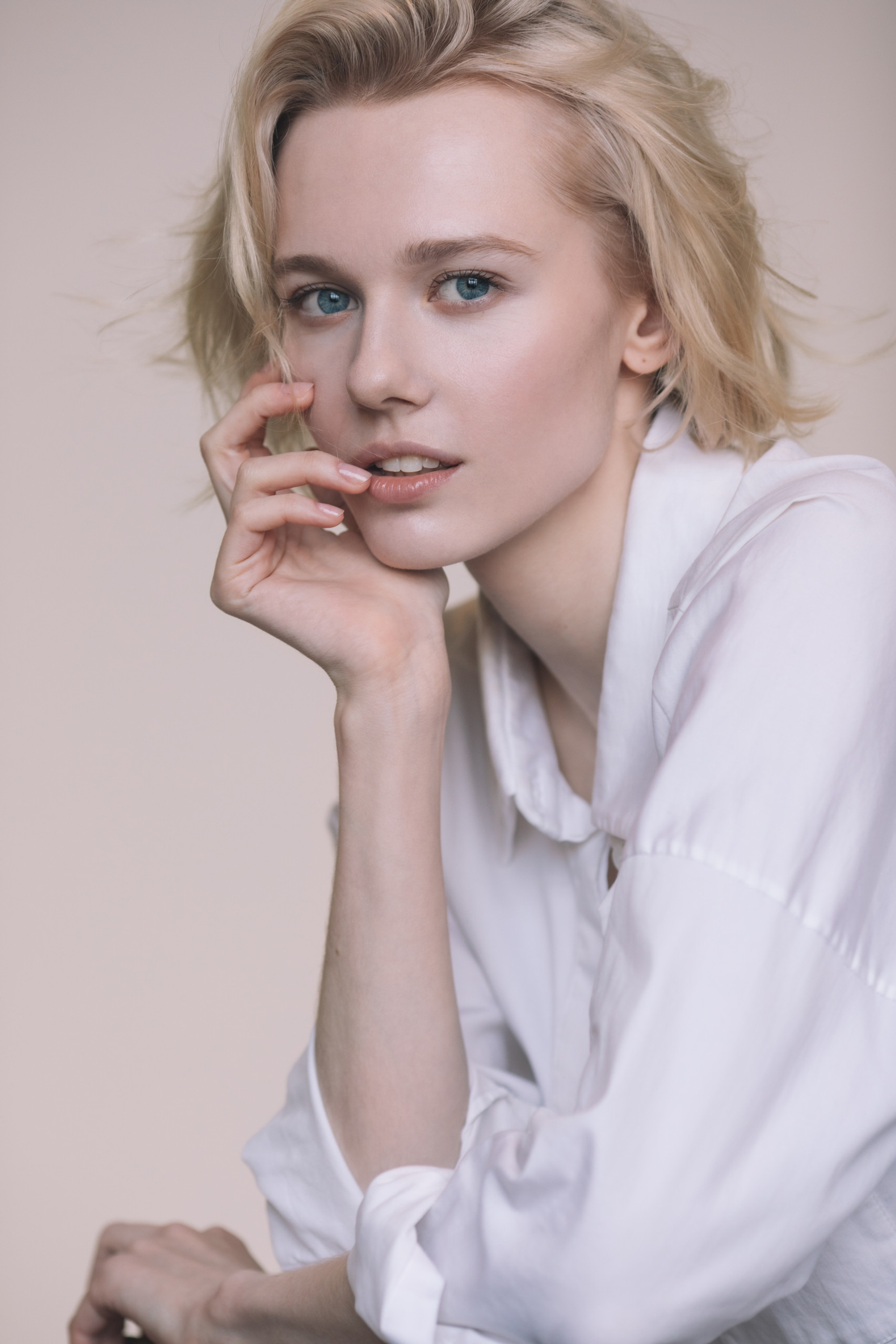 Модель для предметной съемки Александра А Москва| Sale Easy