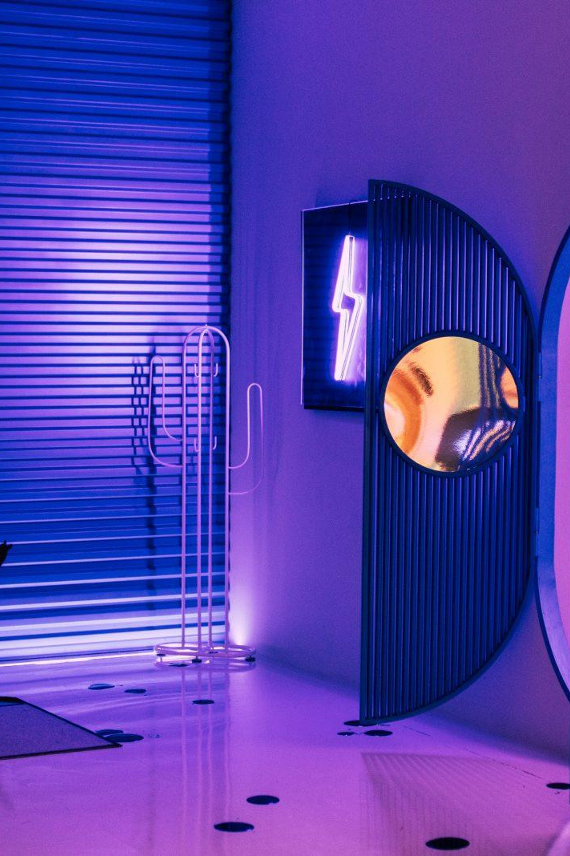 Студия VANGUARD STUDIO — зал Мемфис для предм. съемки С.-Пб|Sale Easy