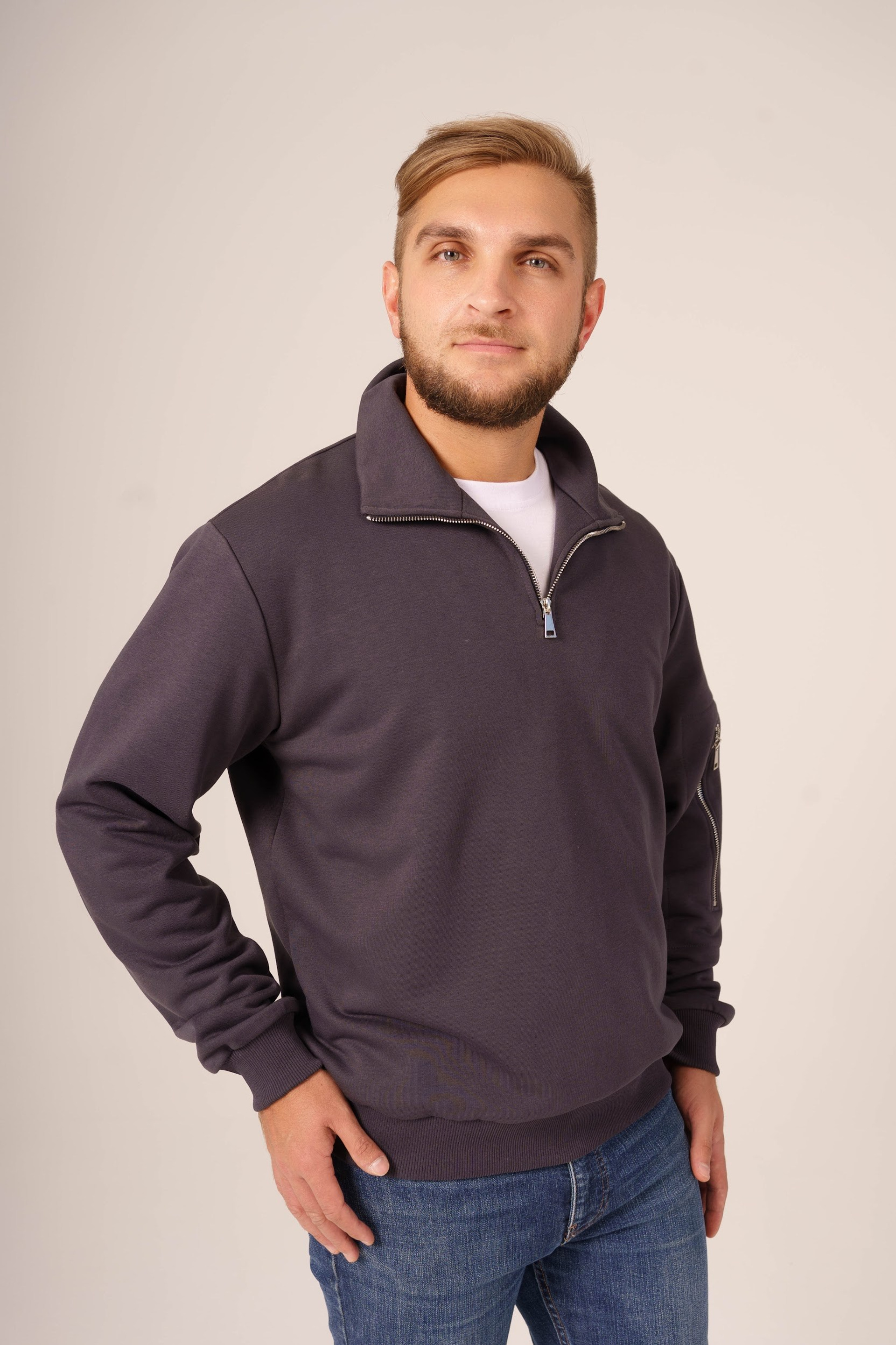 Модель для предметной съемки Святослав Казань| Sale Easy