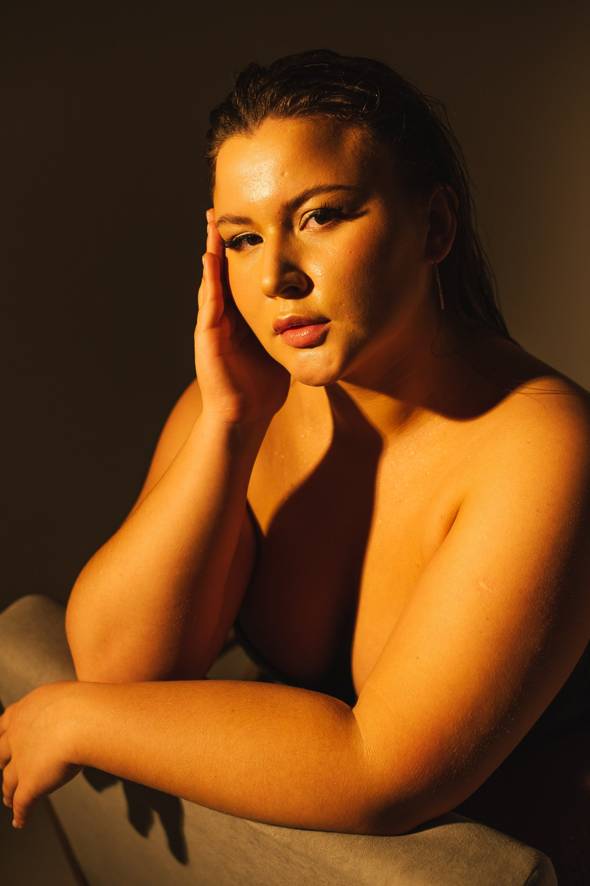 Модель plus size для предметной съемки Регина Б. Москва | Sale Easy