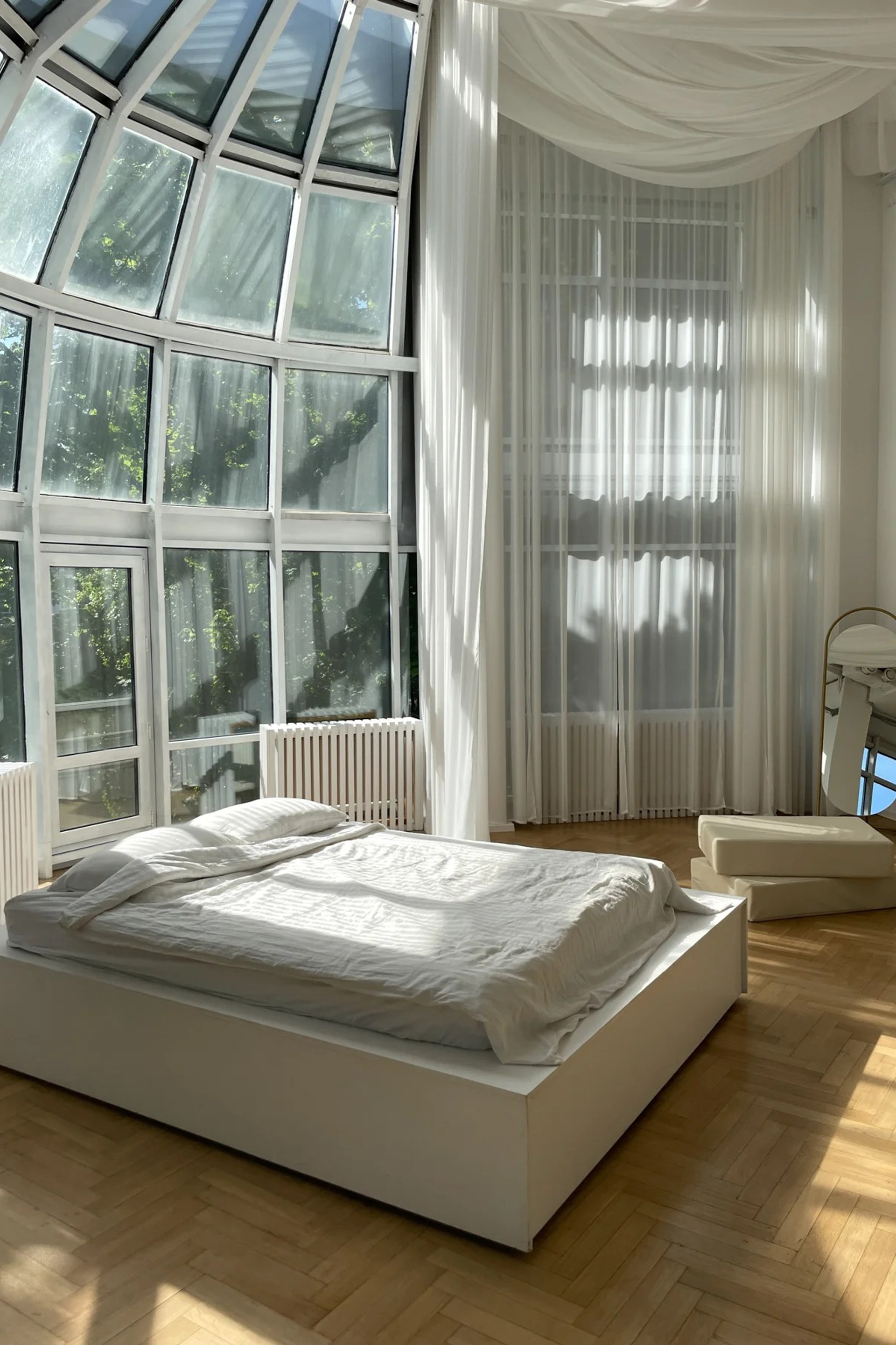 Студия Base — Зал AIR для предметной съемки Москва|Sale Easy