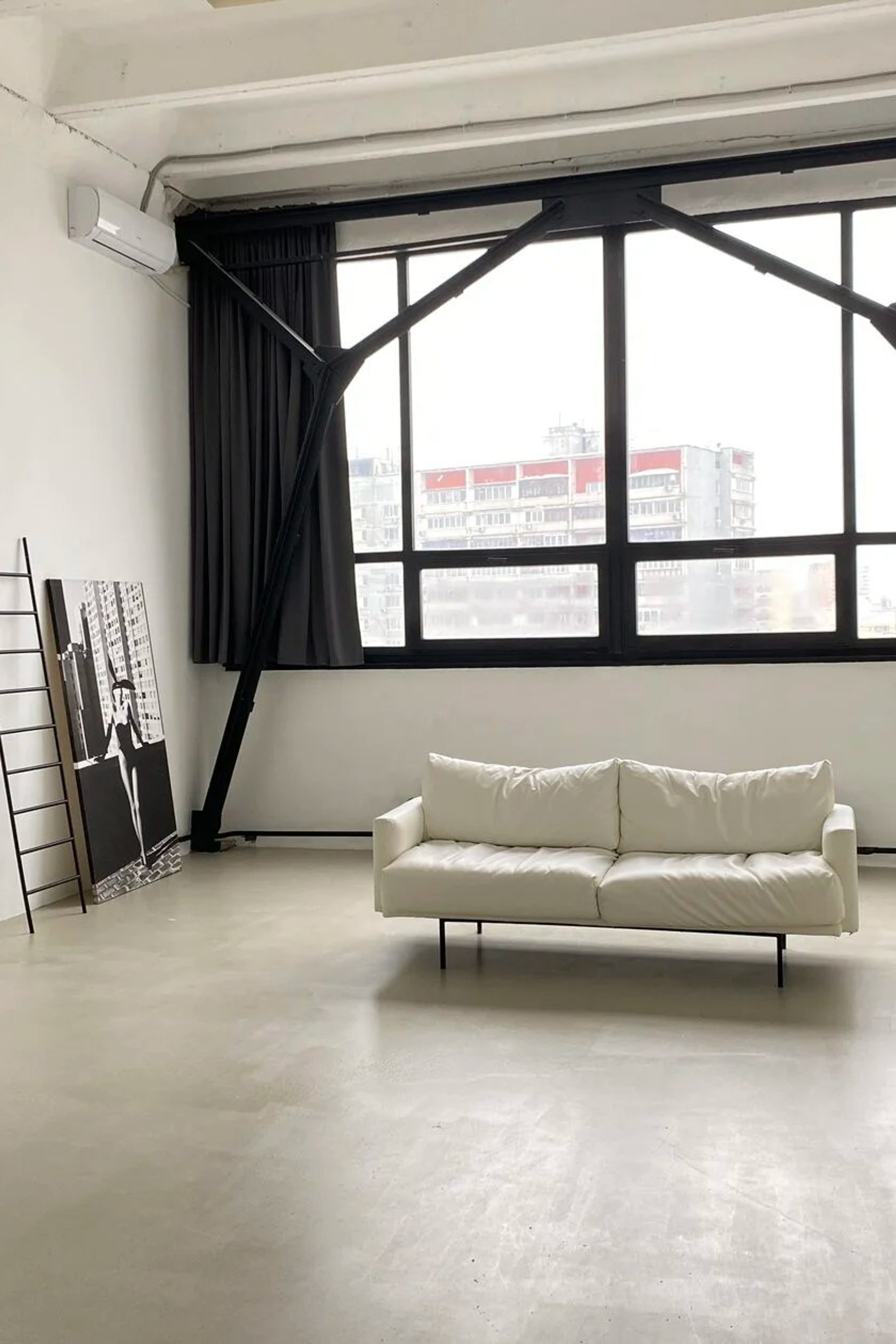 Студия Base — Зал MUSE для предметной съемки Москва|Sale Easy