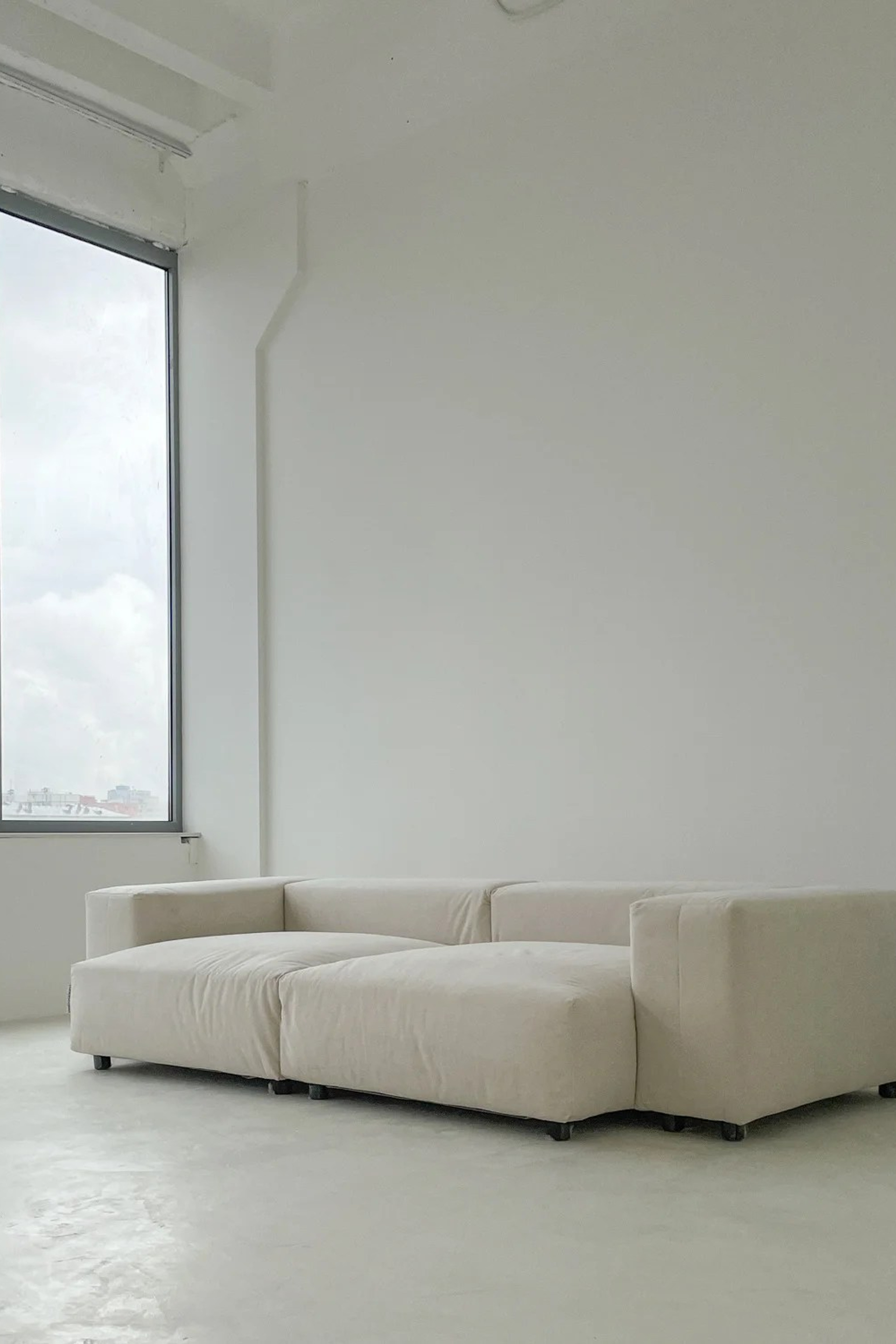 Студия Base — Зал CLOUD для предметной съемки Москва|Sale Easy