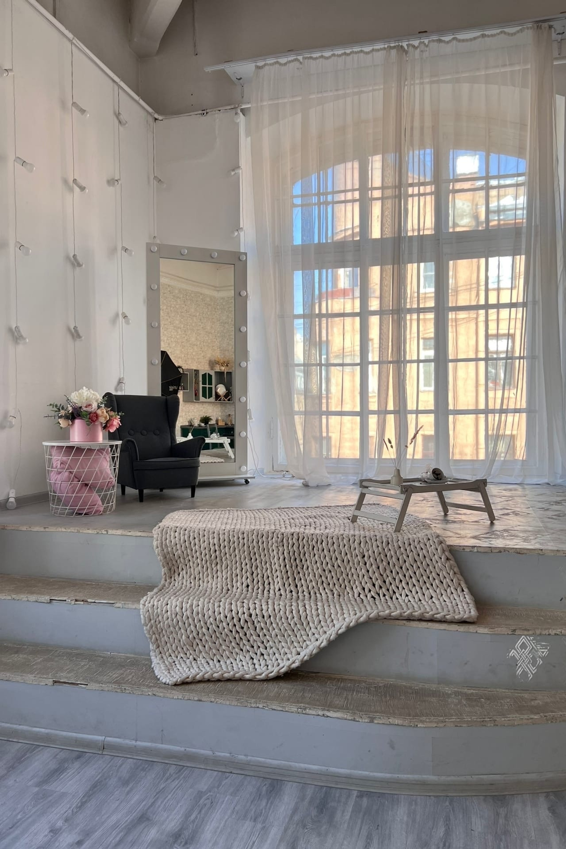 Студия PROSVET — зал Family для предм. съемки С.-Пб|Sale Easy