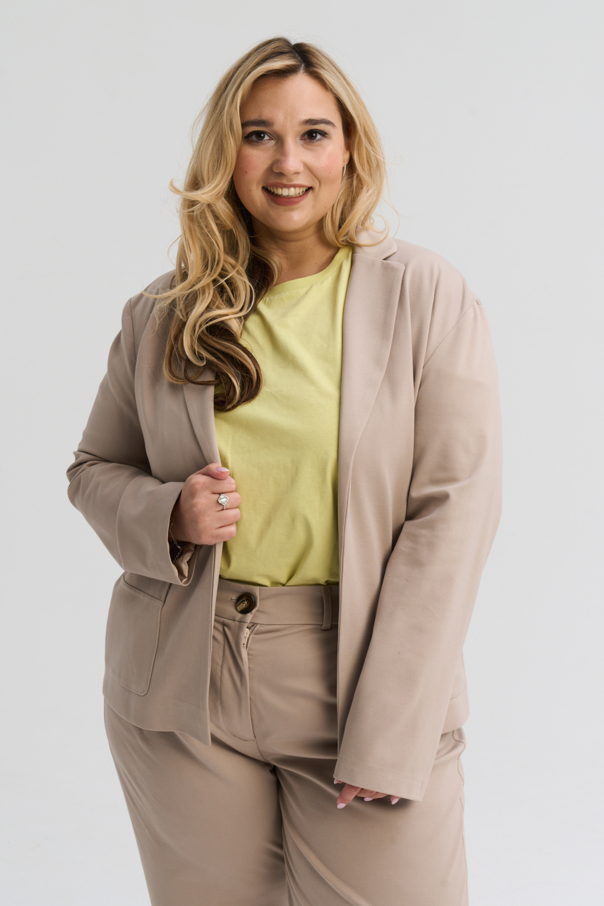 Портфолио. Фото женской одежды для маркетплейсов | Sale Easy