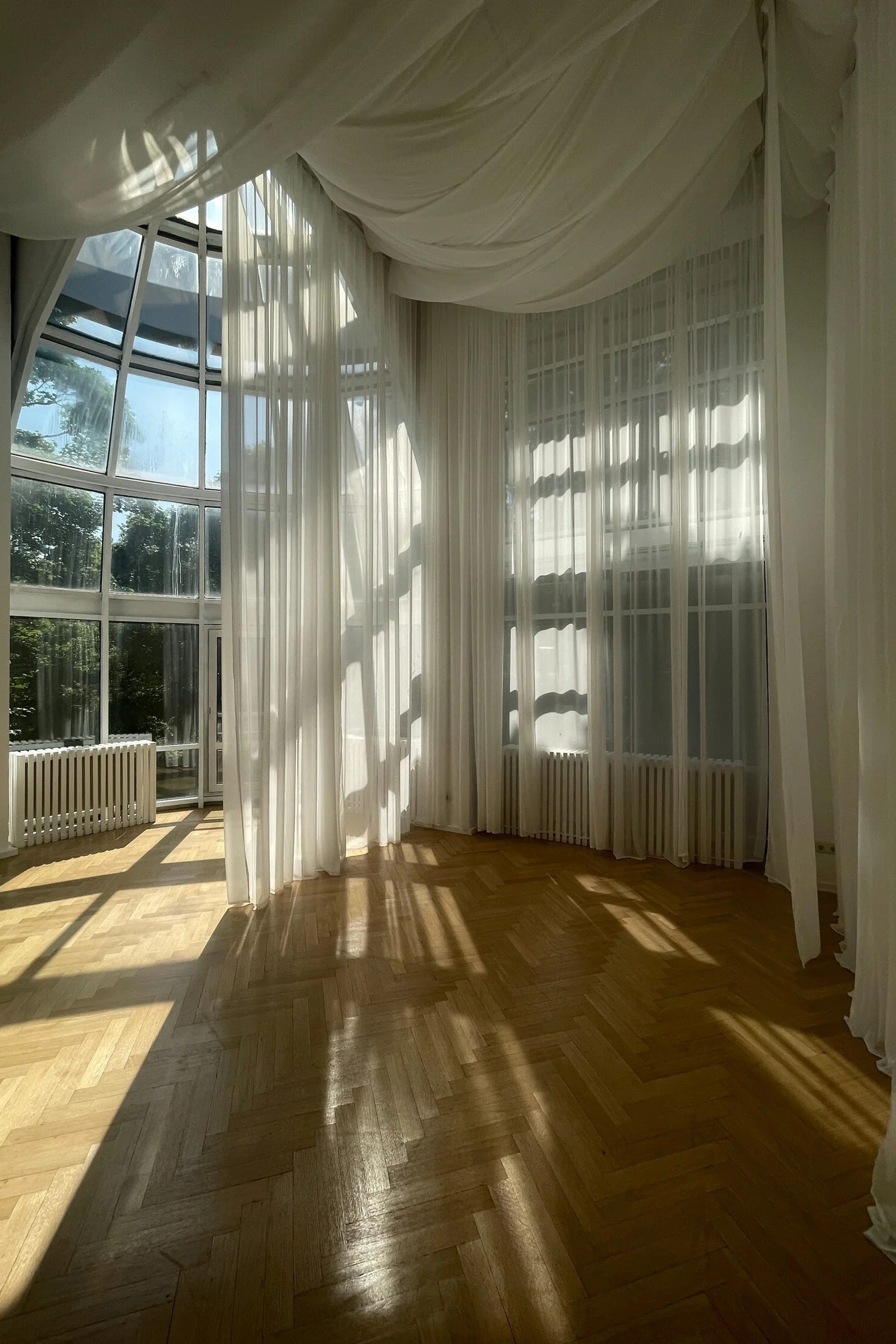 Студия Base — Зал AIR для предметной съемки Москва|Sale Easy