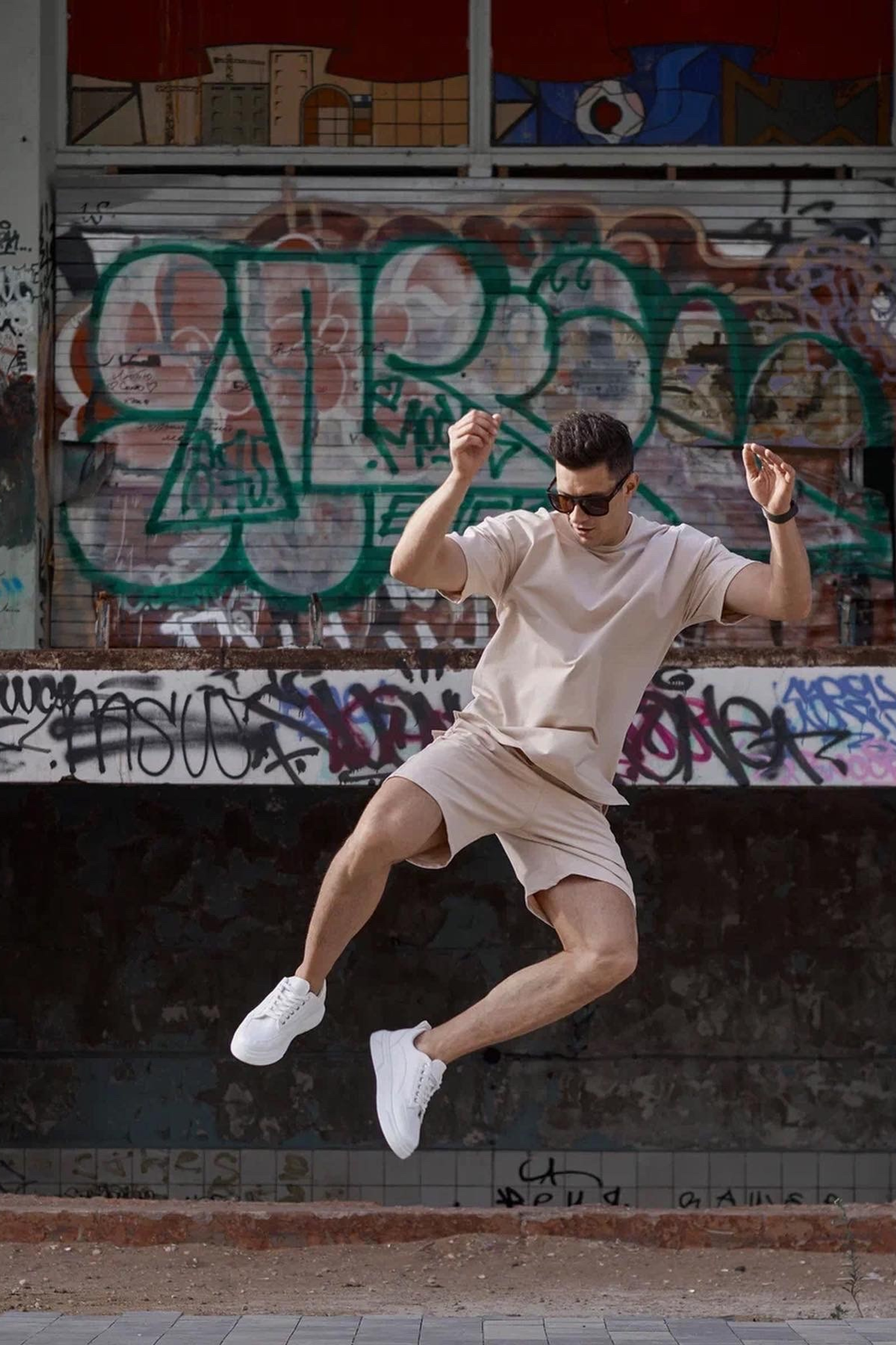 Модель для предметной съемки москвич Никита А. | Sale Easy