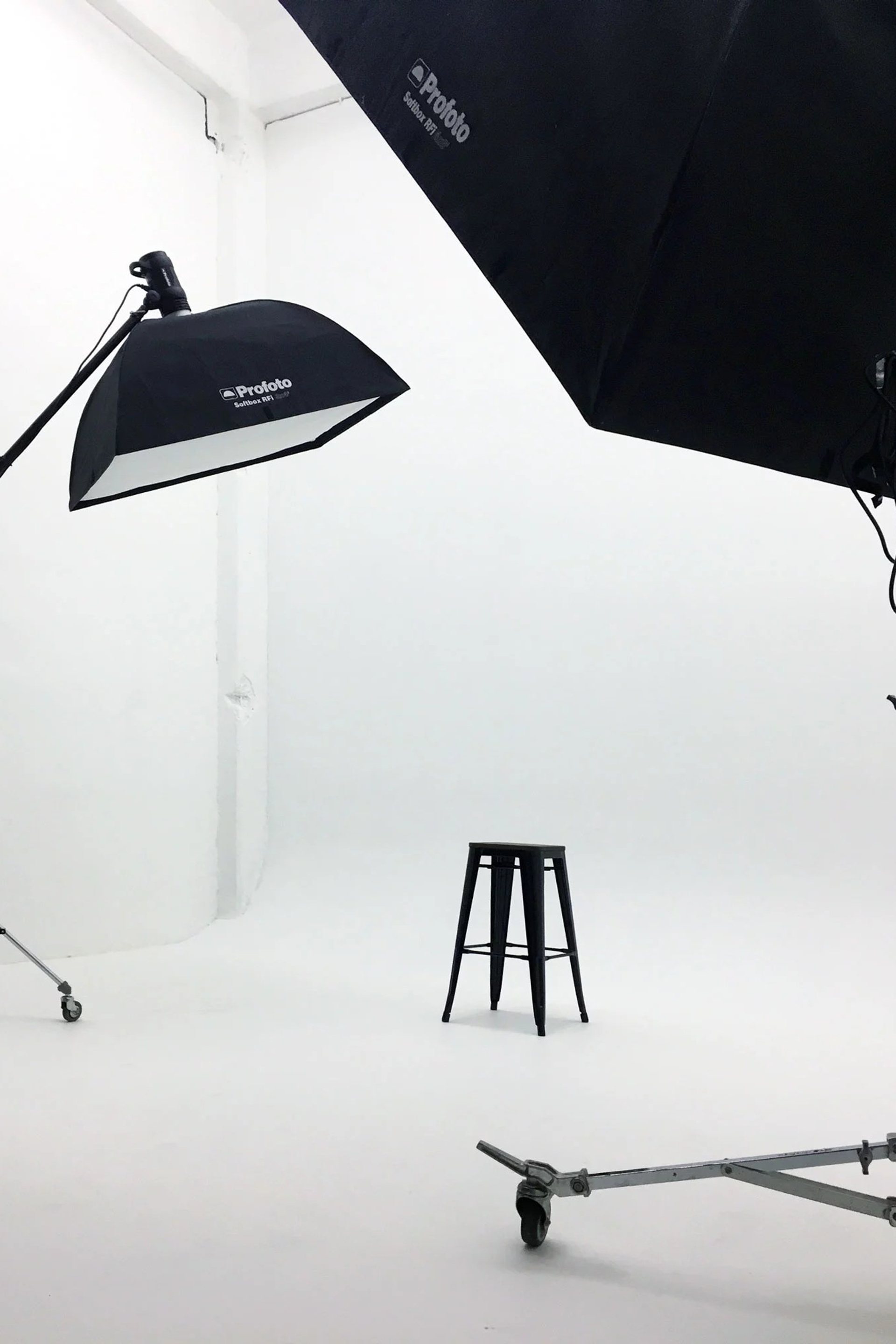 Студия Ботаника — Зал Циклорама для предметной съемки Москва|Sale Easy