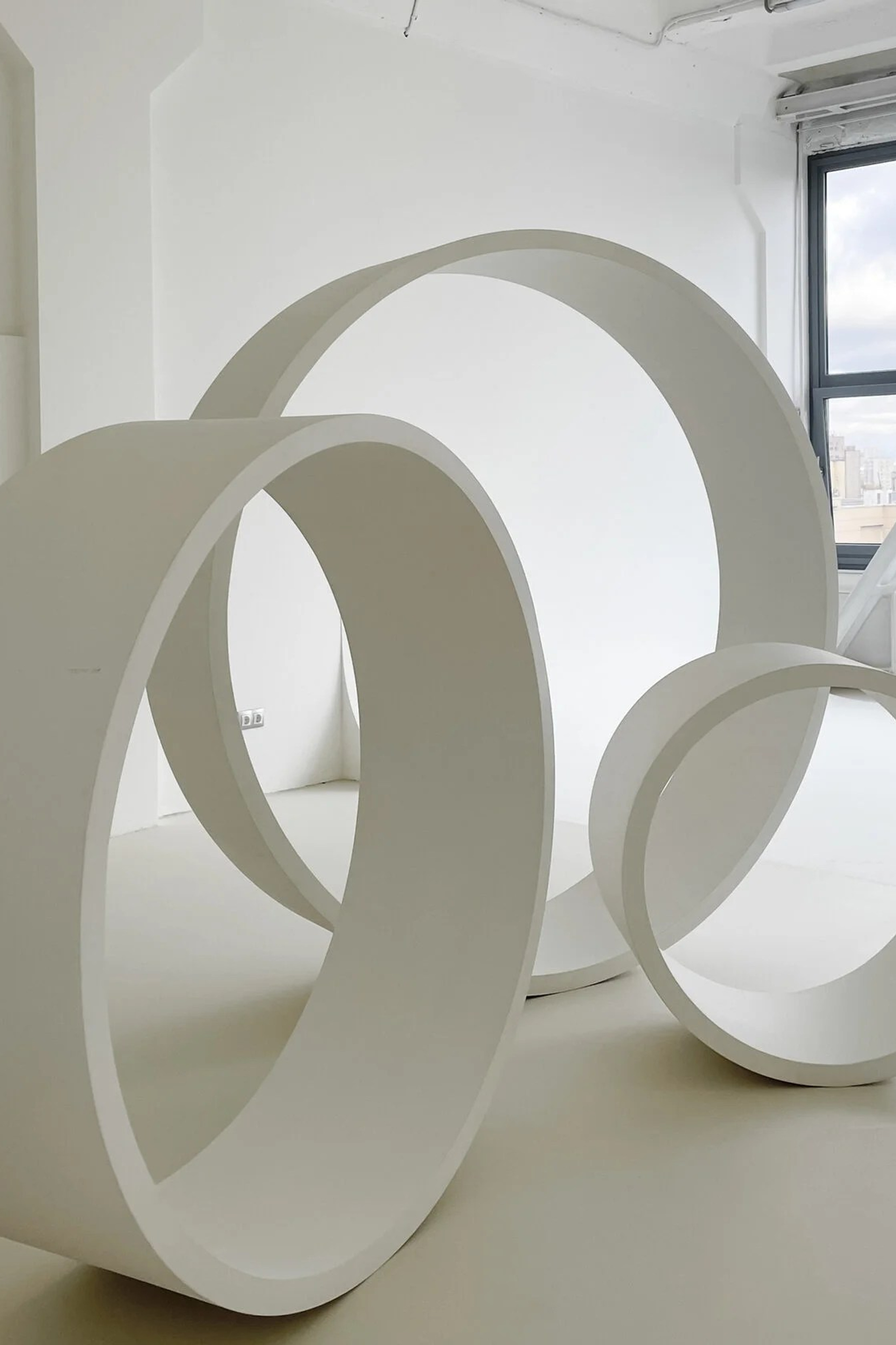 Студия Base — Зал SLAVA для предметной съемки Москва|Sale Easy