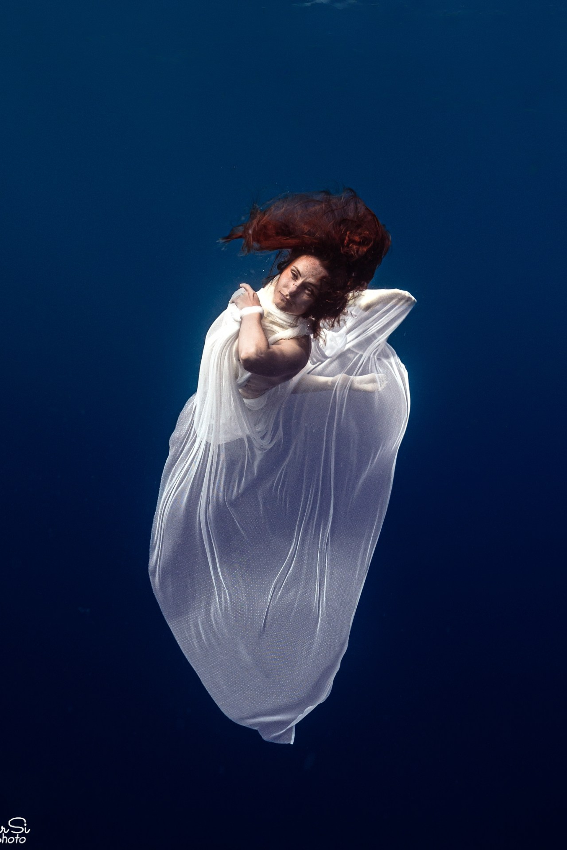 Фотосессия авторская (ткани, зеркала, шарики и т. д.)