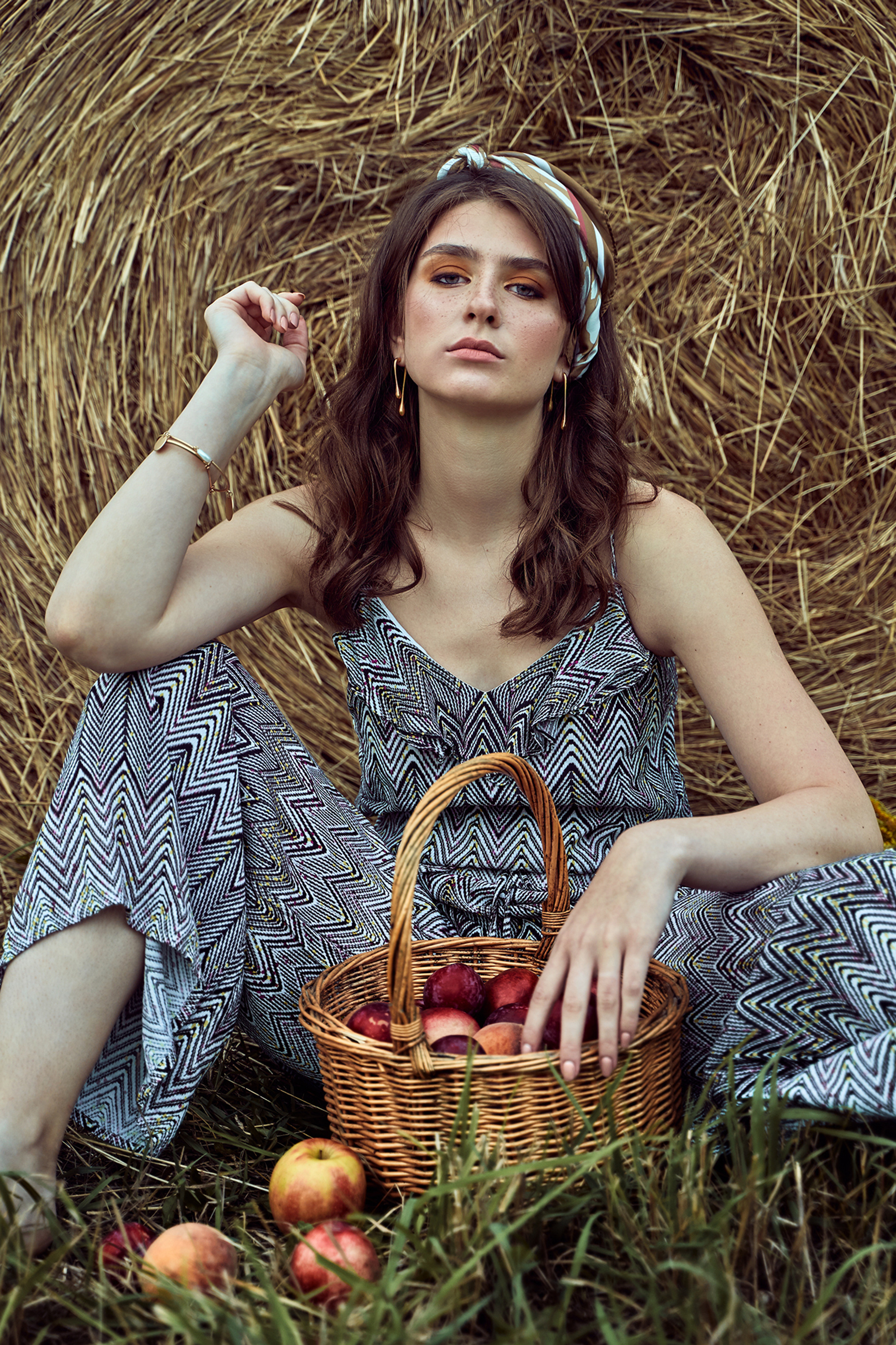 «В стогах сена»