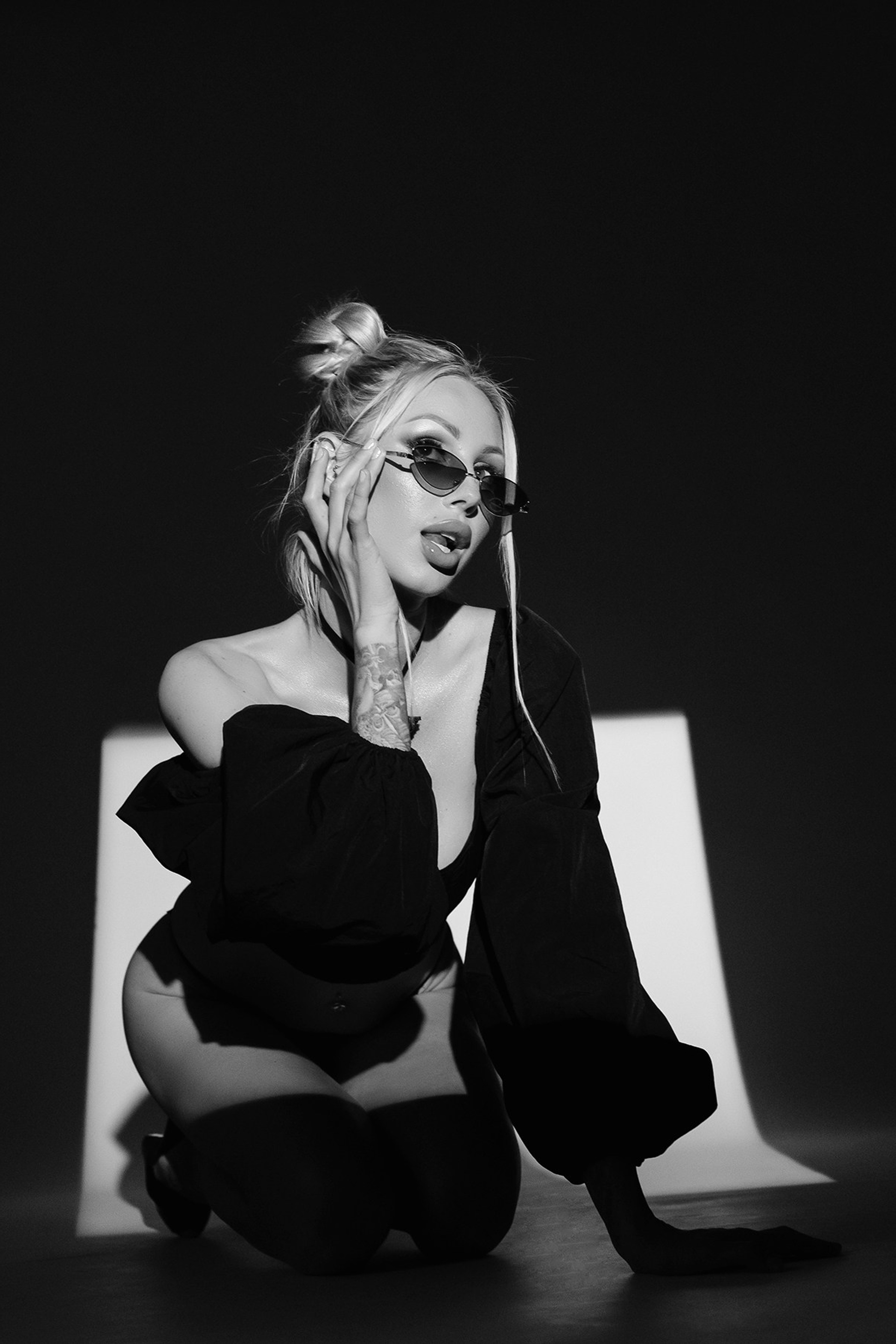 GIRLS&nbsp;— Black & White
