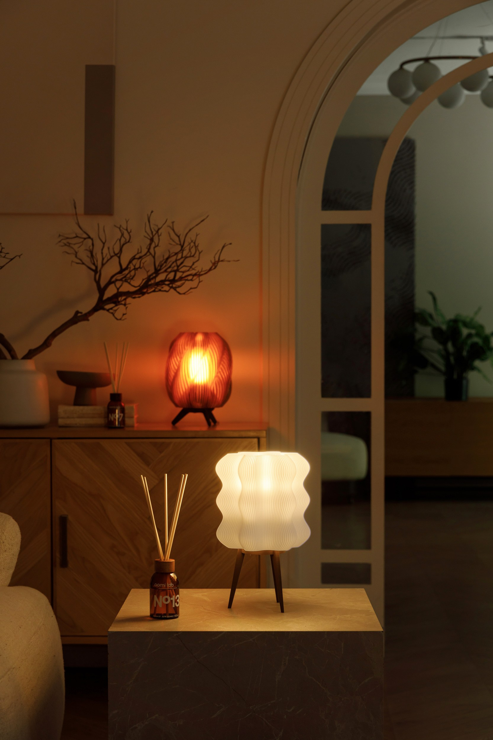 Предметная съёмка светильников и ароматов для дома от дизайн-студии Aomi Lab.