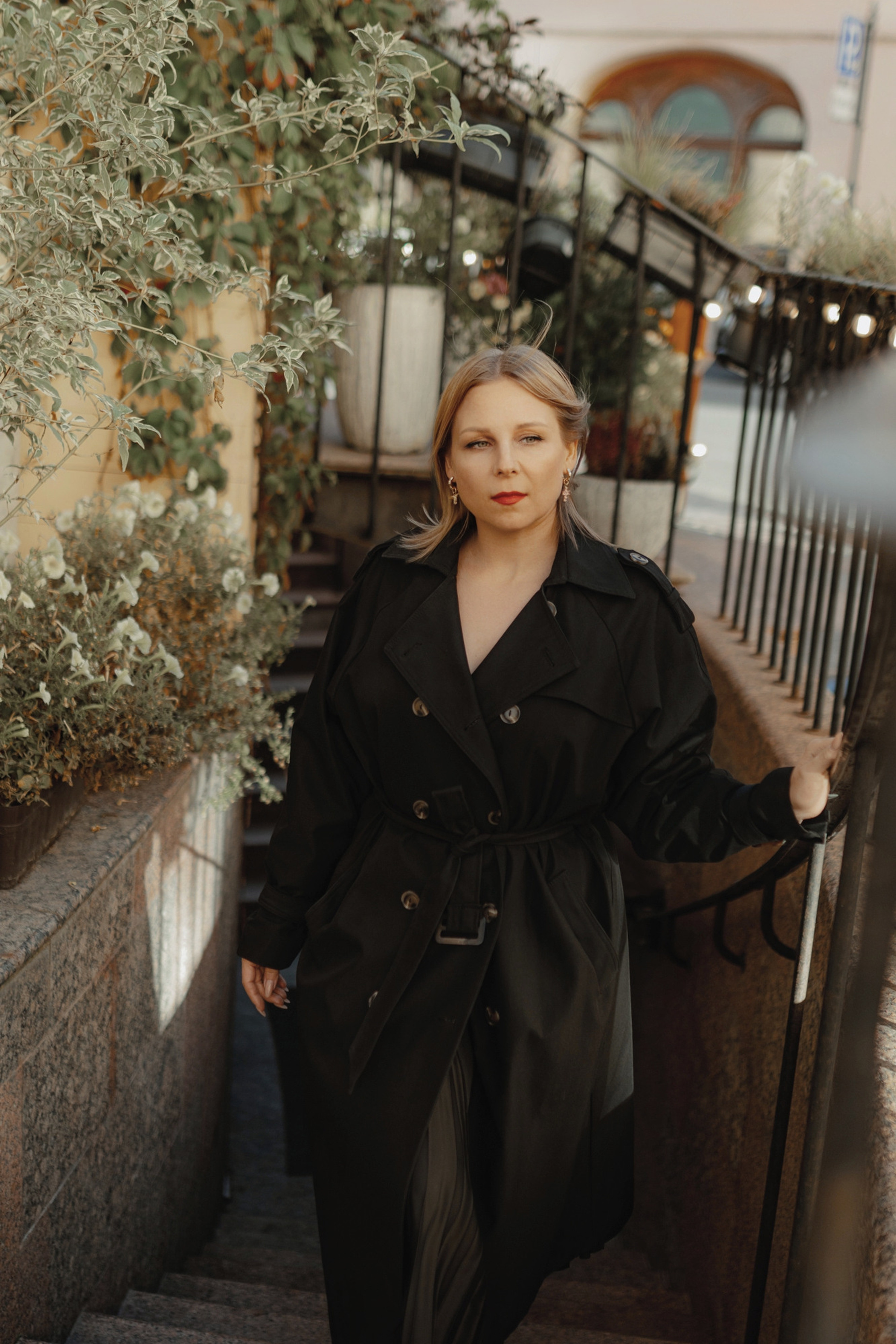 осенняя уличная фотосессия женщины