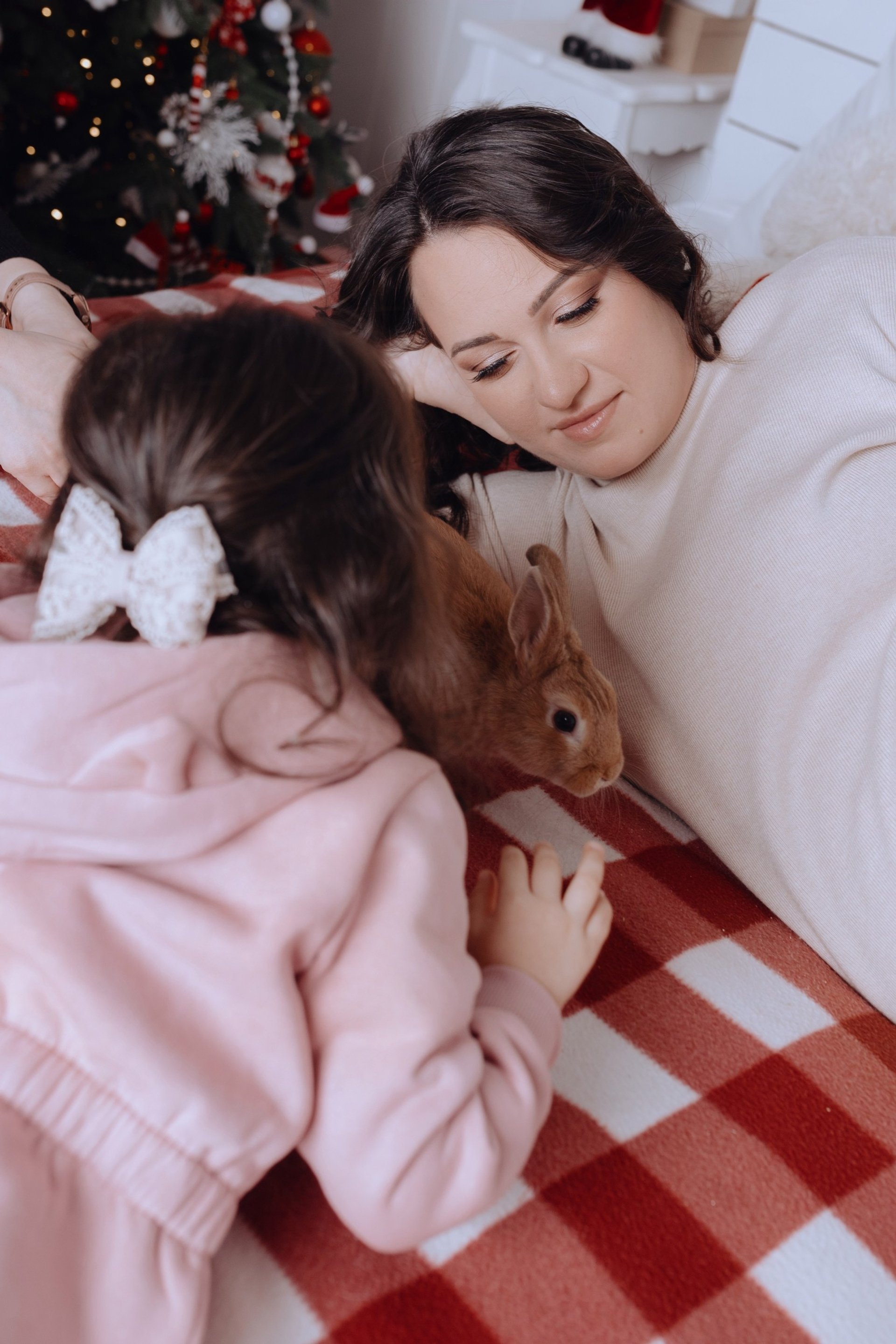 семейный портрет с детьми в современной студии