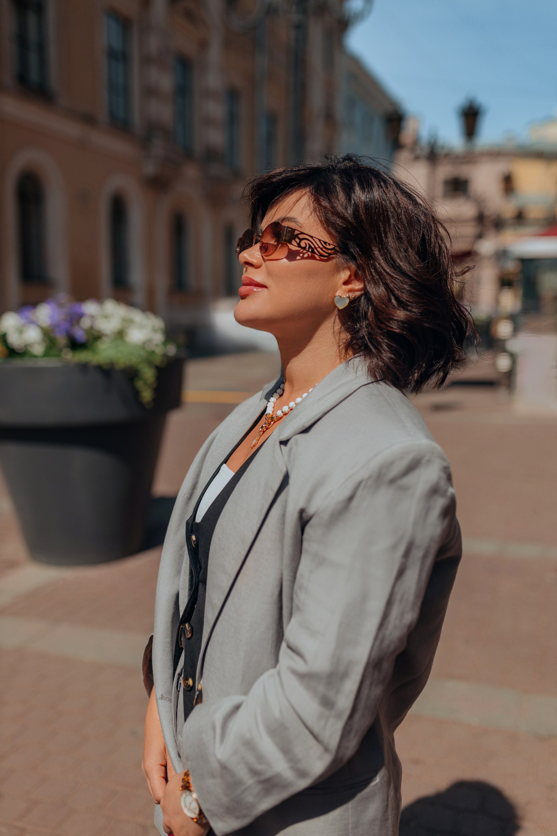 lifestyle съёмка женщины в летней эстетике