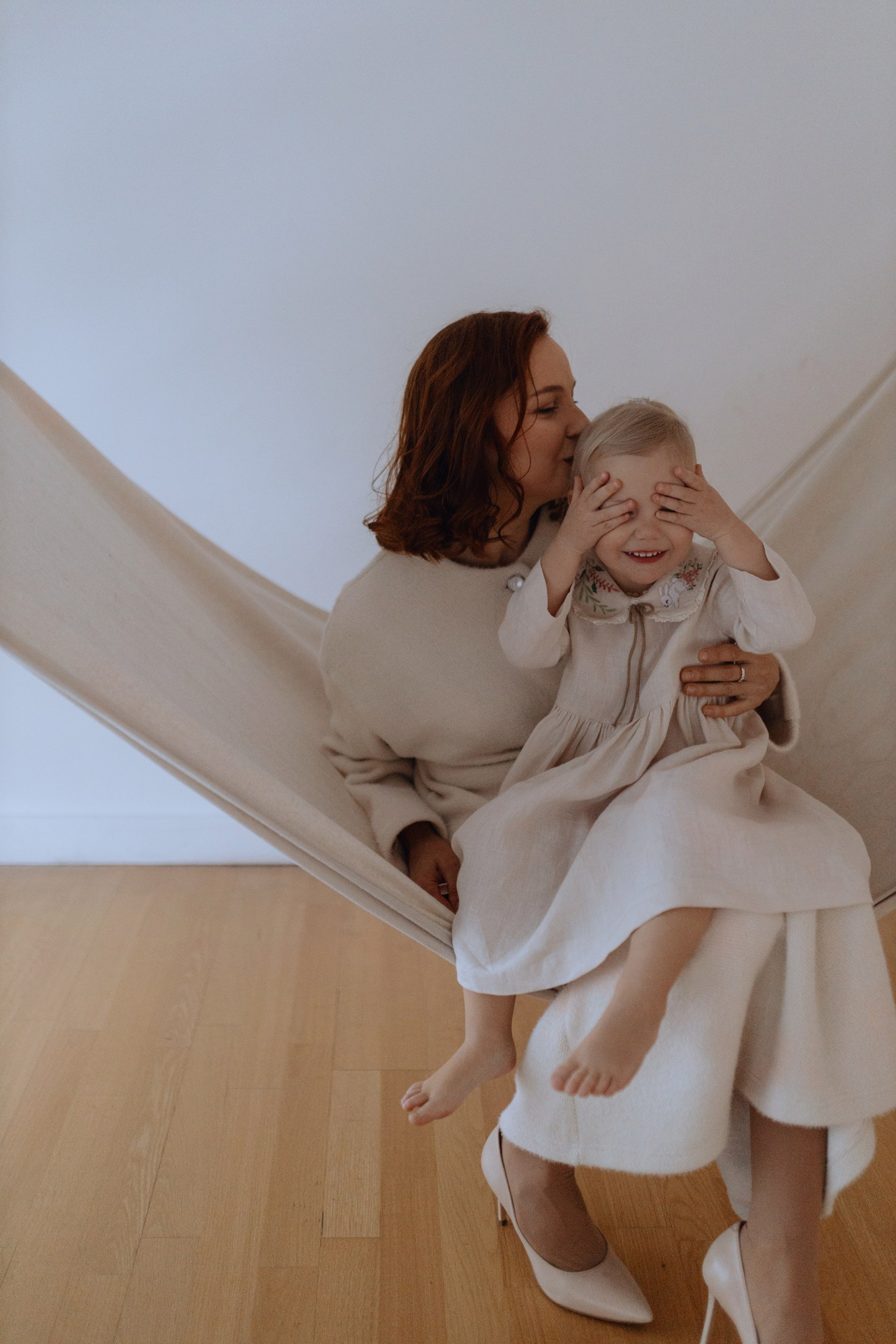 семейная фотосессия с детьми в спокойном настроении