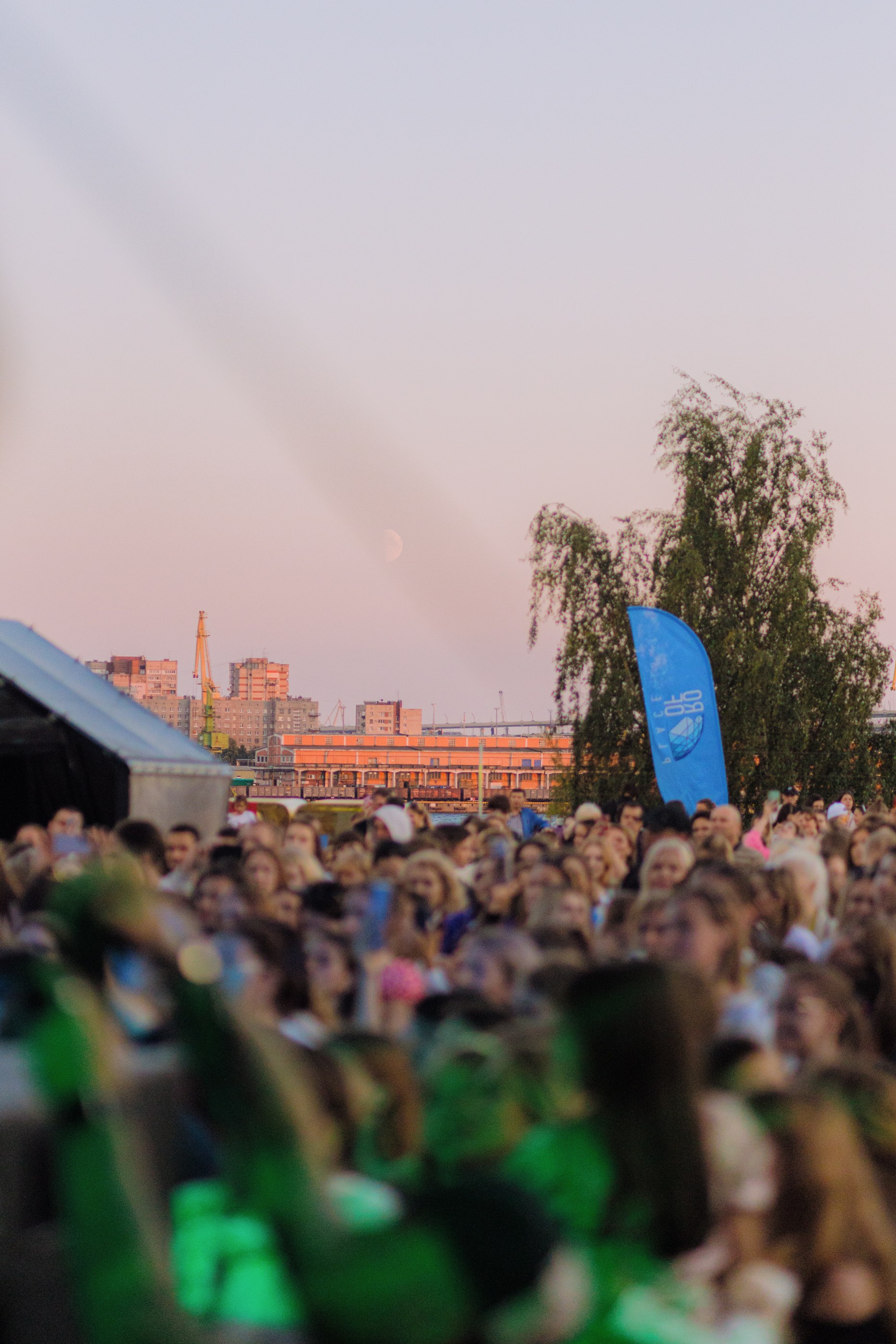 Ваня Дмитриенко в Roof Place. Фотограф и видеограф в Санкт-Петербурге Александра Флотская