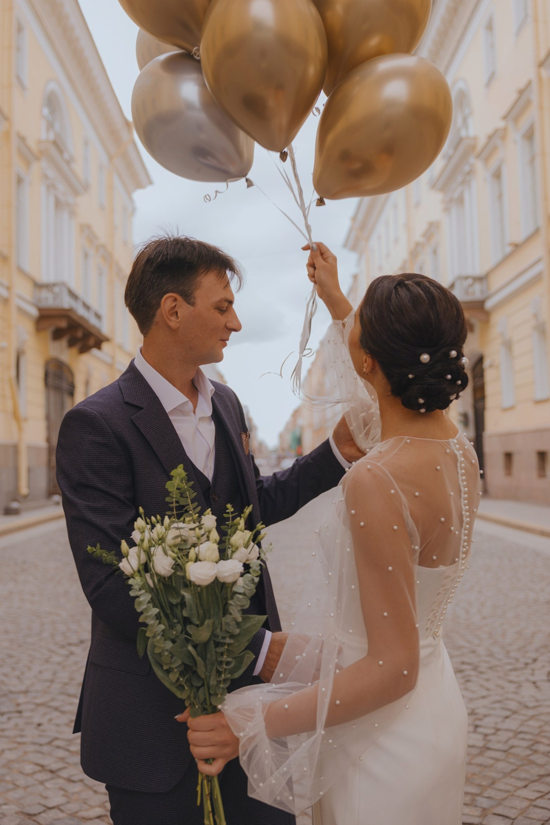 летняя свадебная фотосессия в классических местах