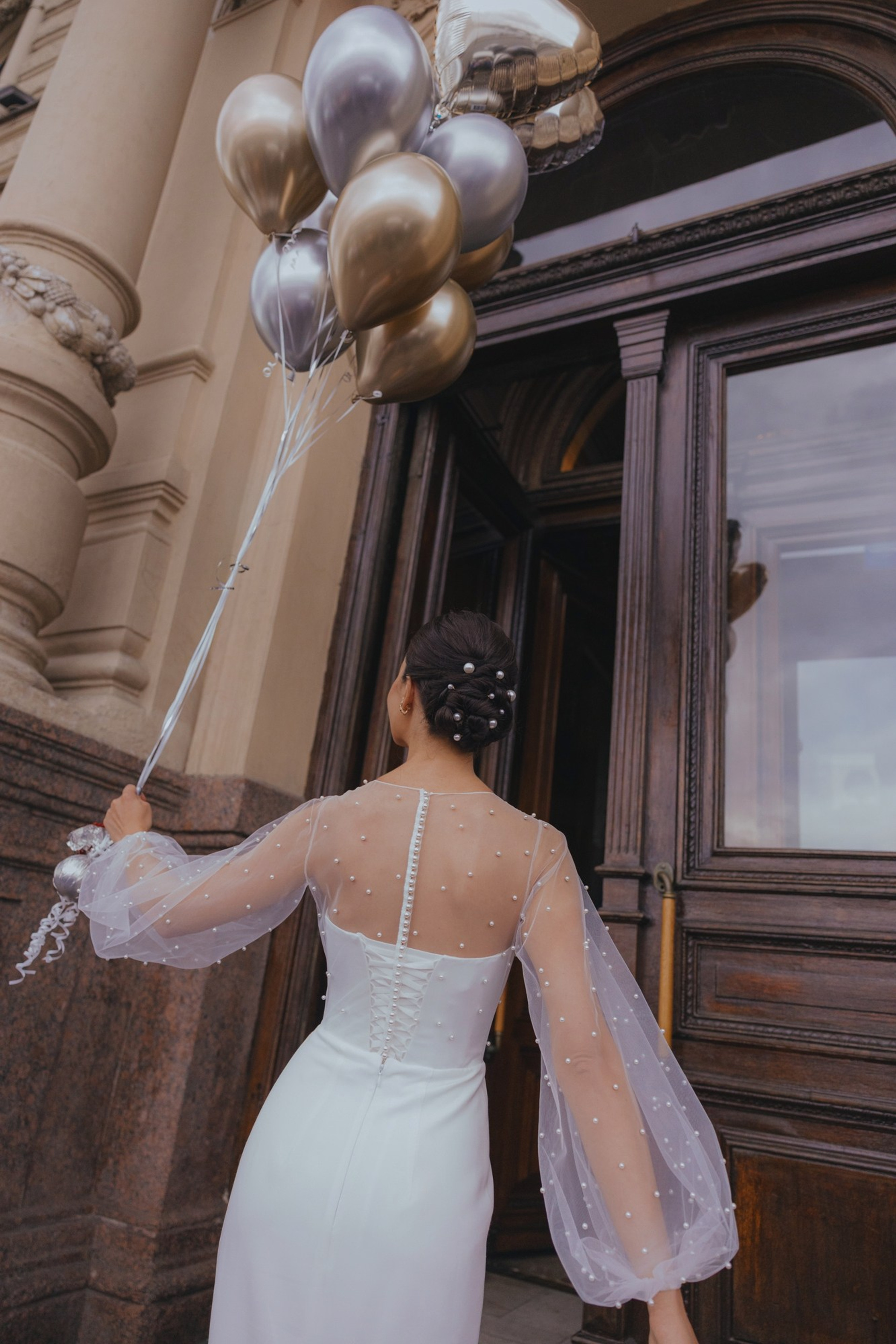 свадебная фотосессия в историческом интерьере загса