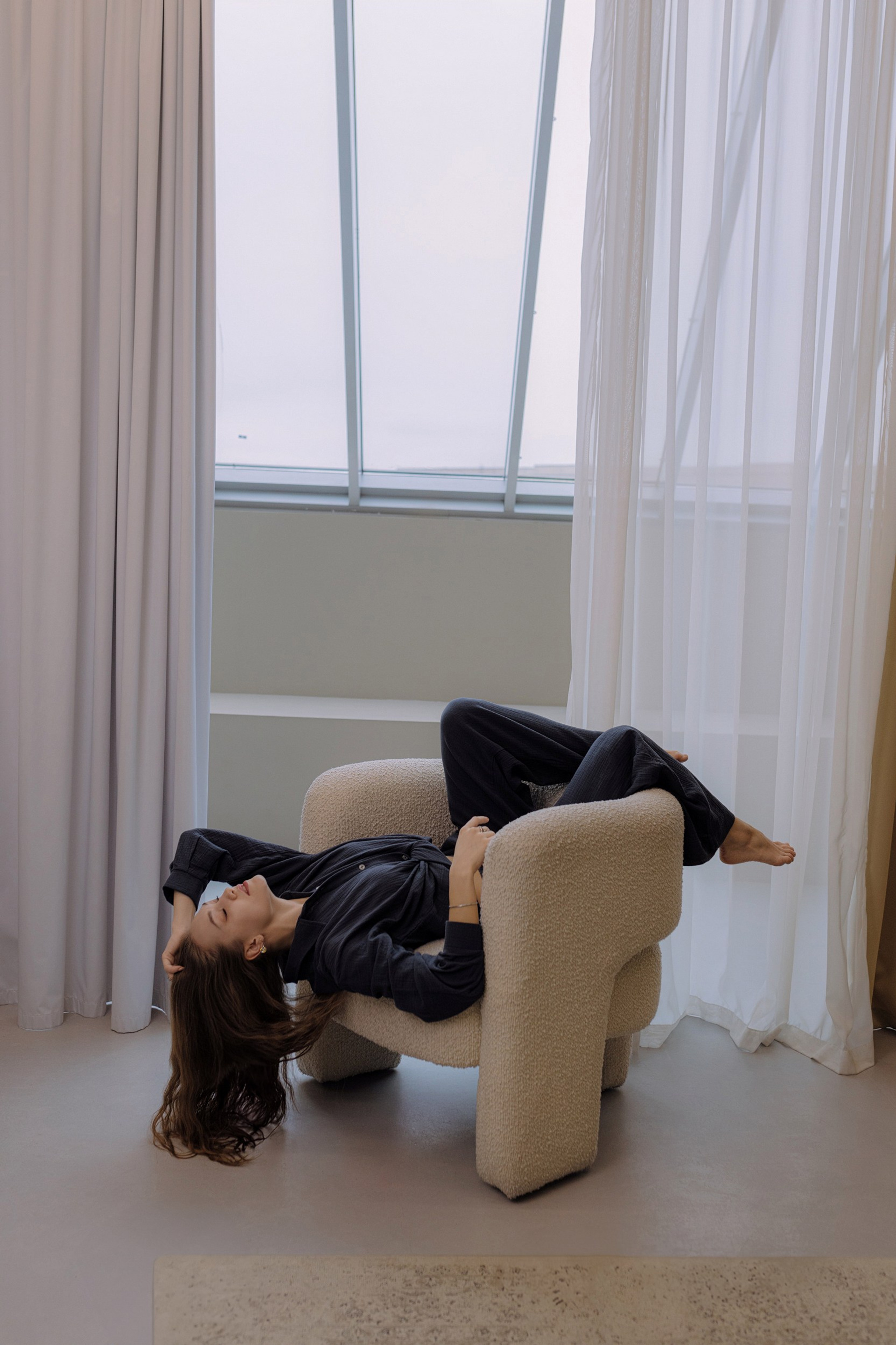 Ulyana Shyvyrtalova is a dance teacher and specialist in dance and movement therapy. Photographer and videographer in Saint Petersburg Alexandra Flotskaya