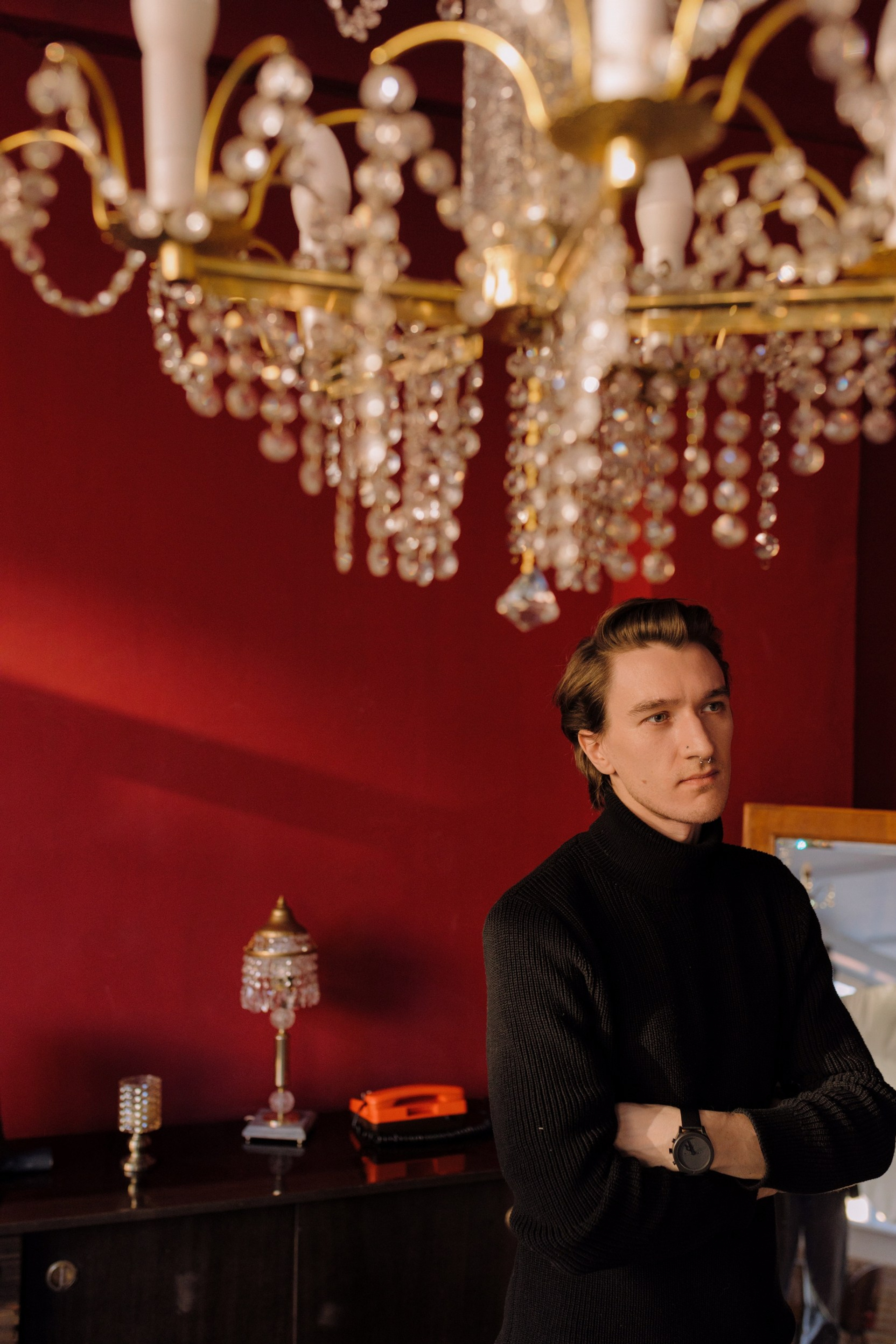 портрет мужчины в авторской студийной подаче