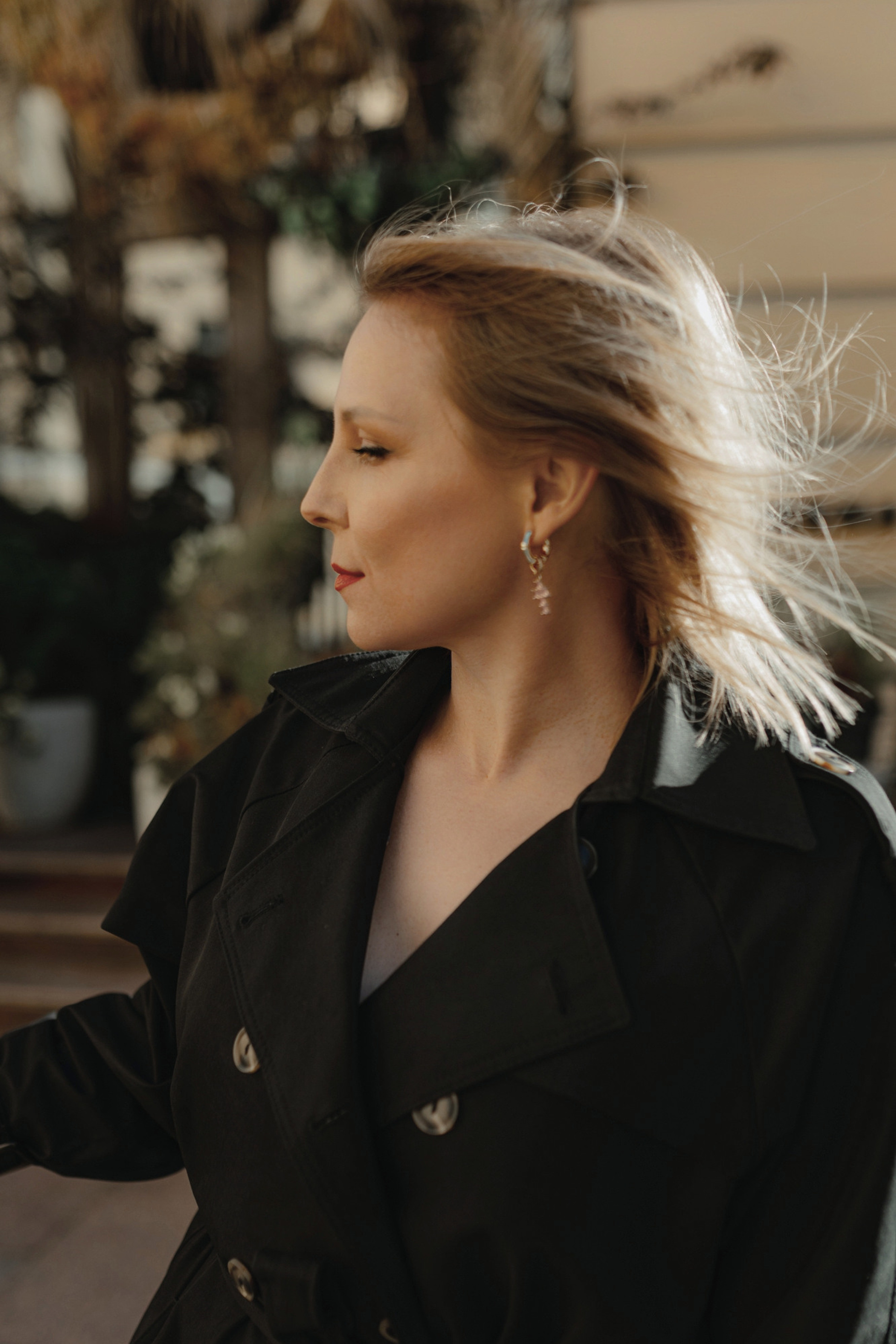 женский портрет в осеннем петербурге