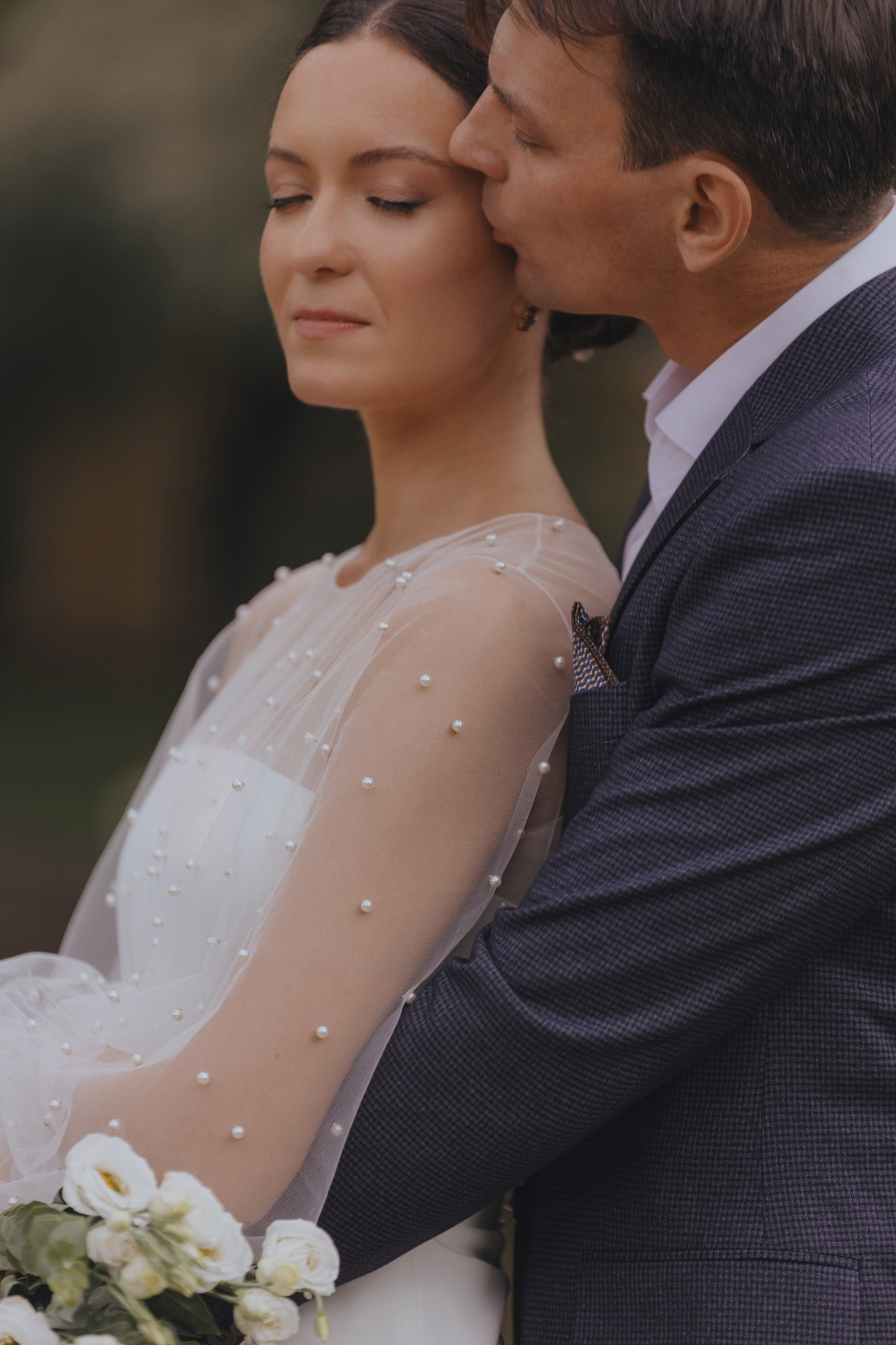 летняя свадебная фотосъёмка в городской среде