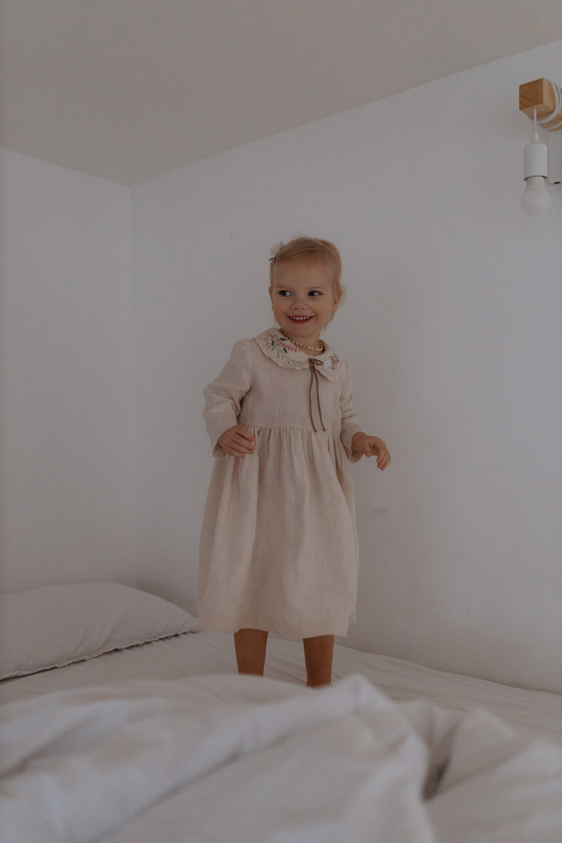 семейная фотосессия с детьми в домашнем стиле