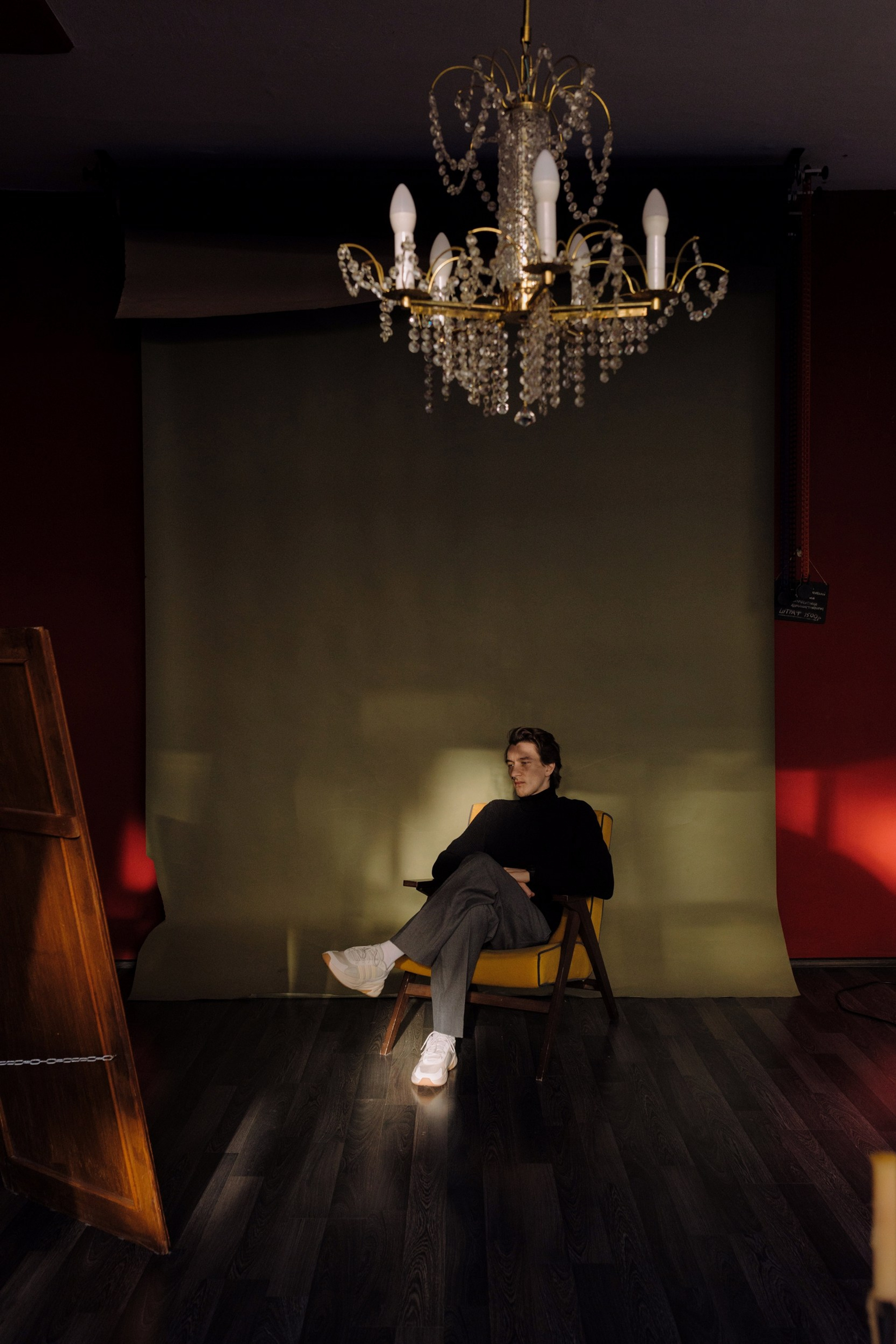 мужской портрет с профессиональным светом