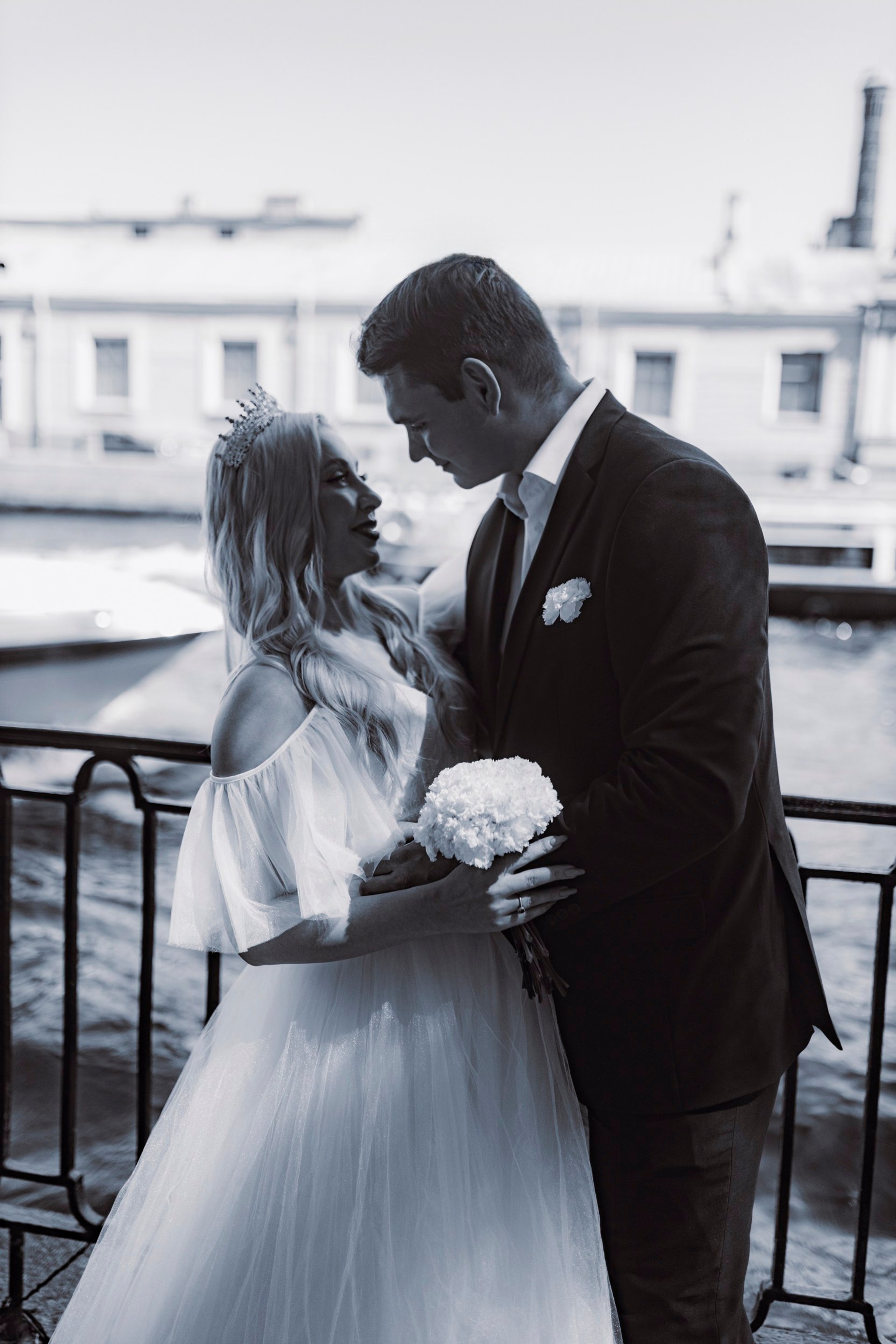 свадебная съёмка в парке летний сад