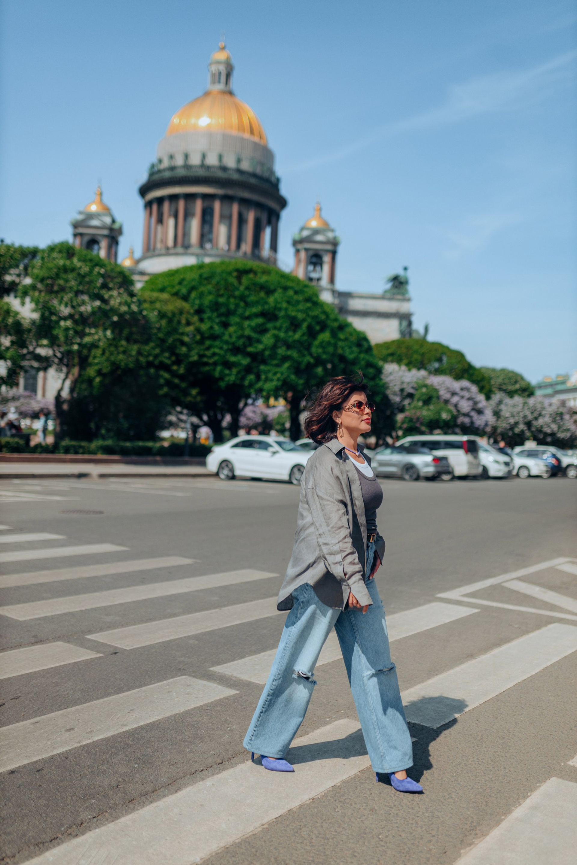 летний городской lifestyle портрет женщины