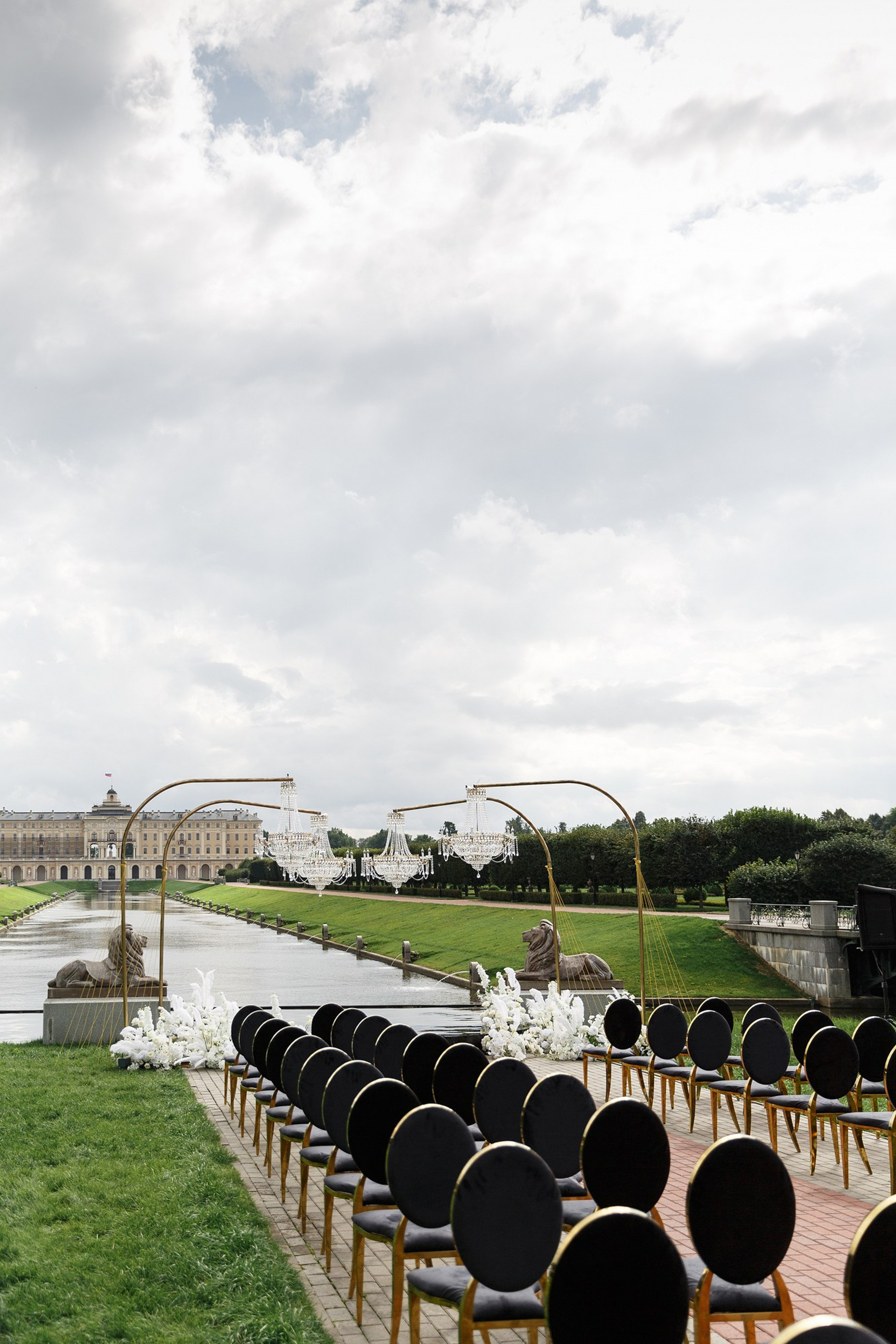 Константиновский дворец