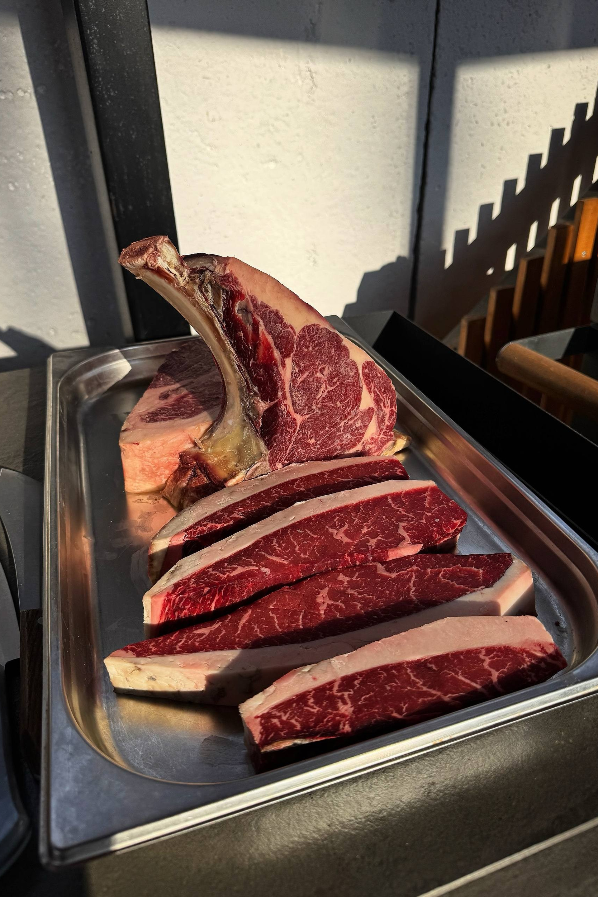 Другой Павел Поцелуев — плёночная фотография и мастерство мясного дела