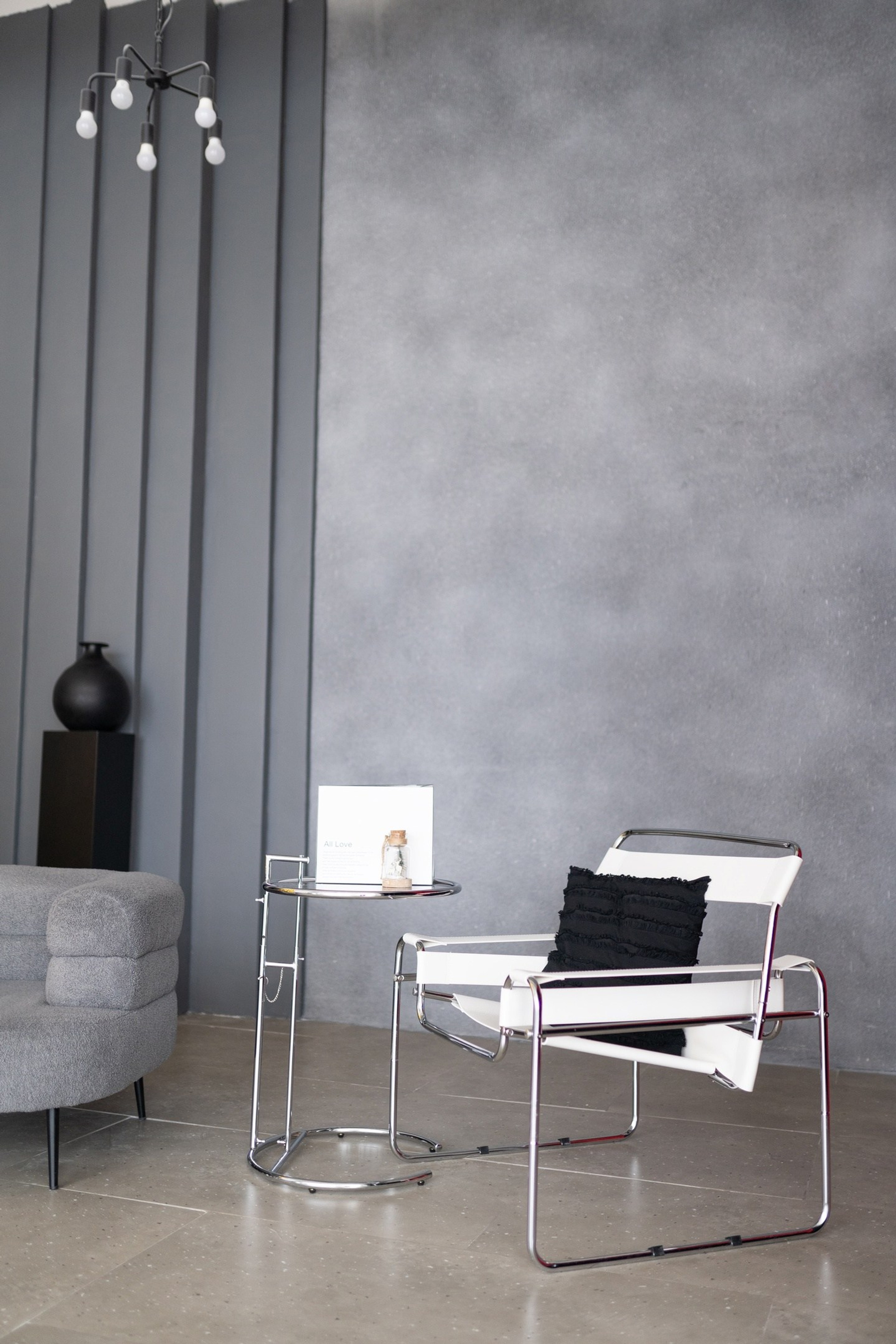 Ample, зал Нюд