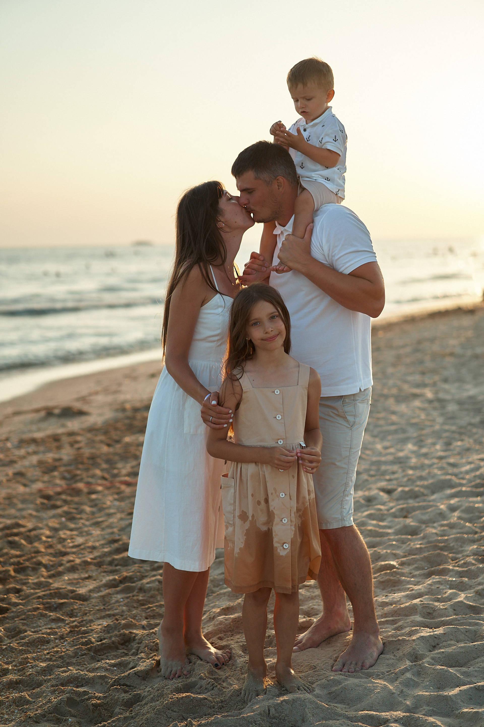 Таня: закат на берегу моря. Фотограф в Анапе Надежда Соловьёва