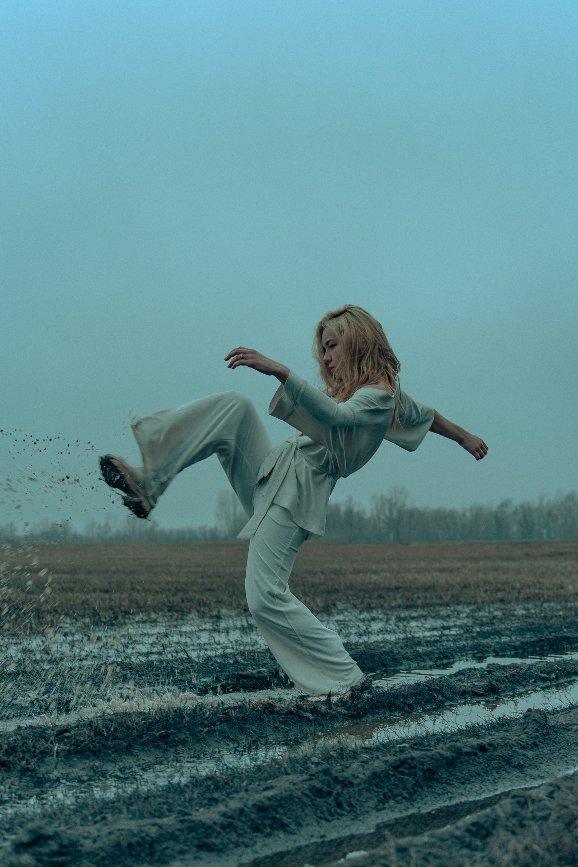 Рассветная съемка в поле Самара. Предметный фотограф Самара